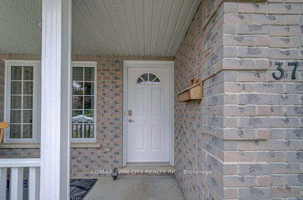 Photo 5 of 37 Wingfield Avenue, Stratford — HOMEH