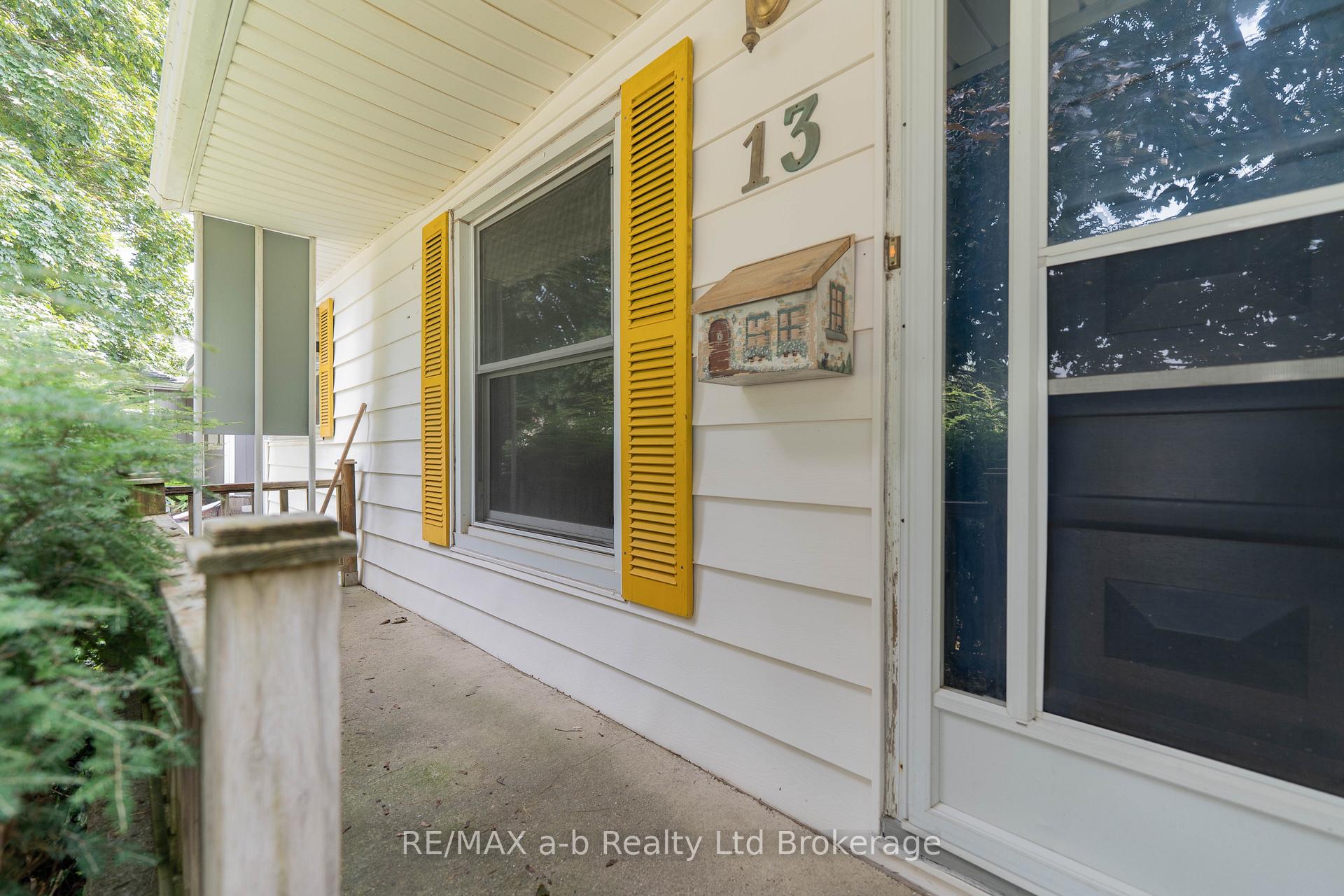 Photo 3 of 13 Parkside Drive, Tillsonburg — HOMEH