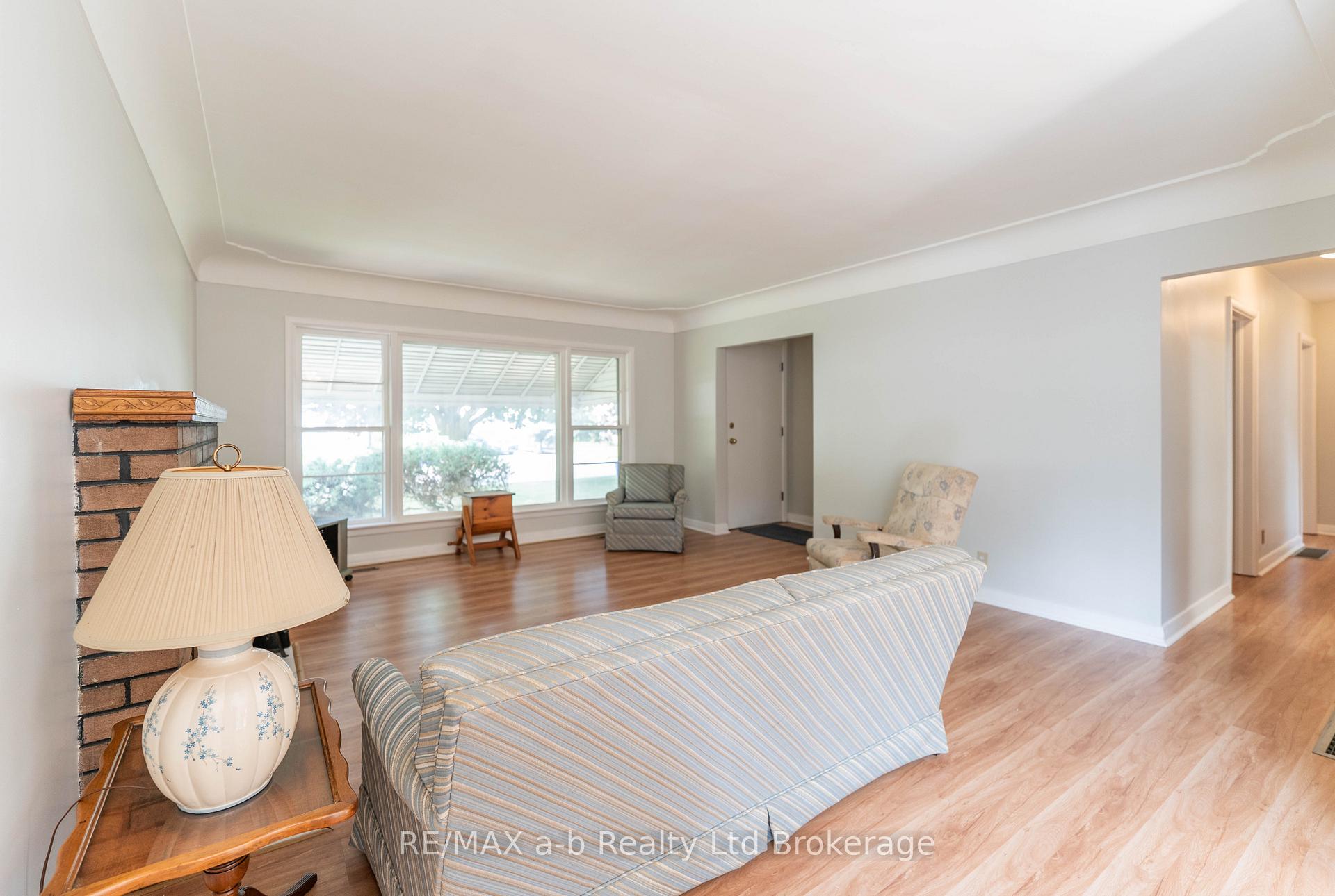 Photo 6 of 13 Parkside Drive, Tillsonburg — HOMEH