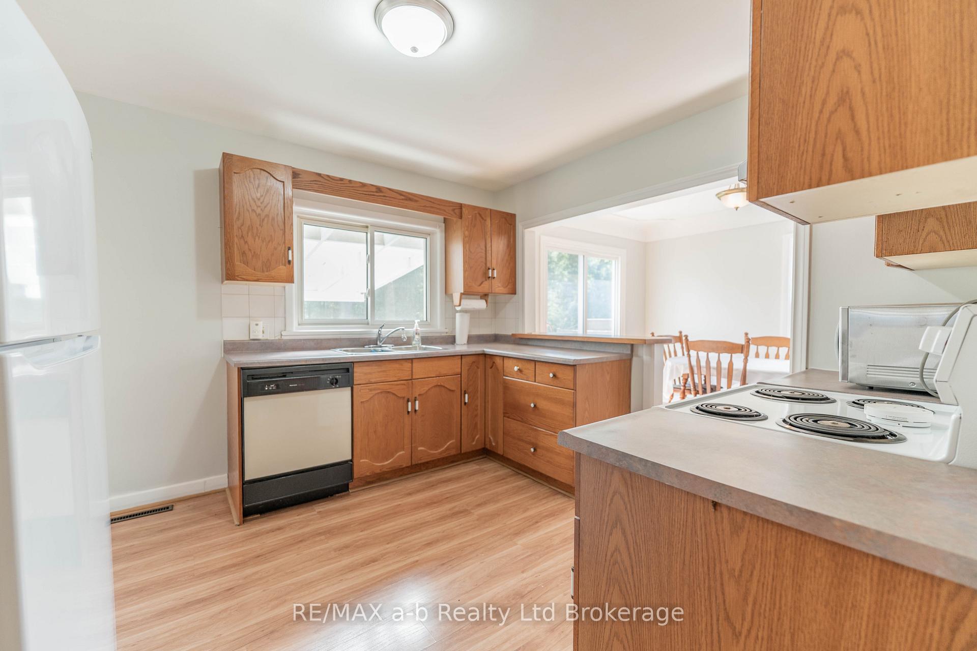 Photo 7 of 13 Parkside Drive, Tillsonburg — HOMEH