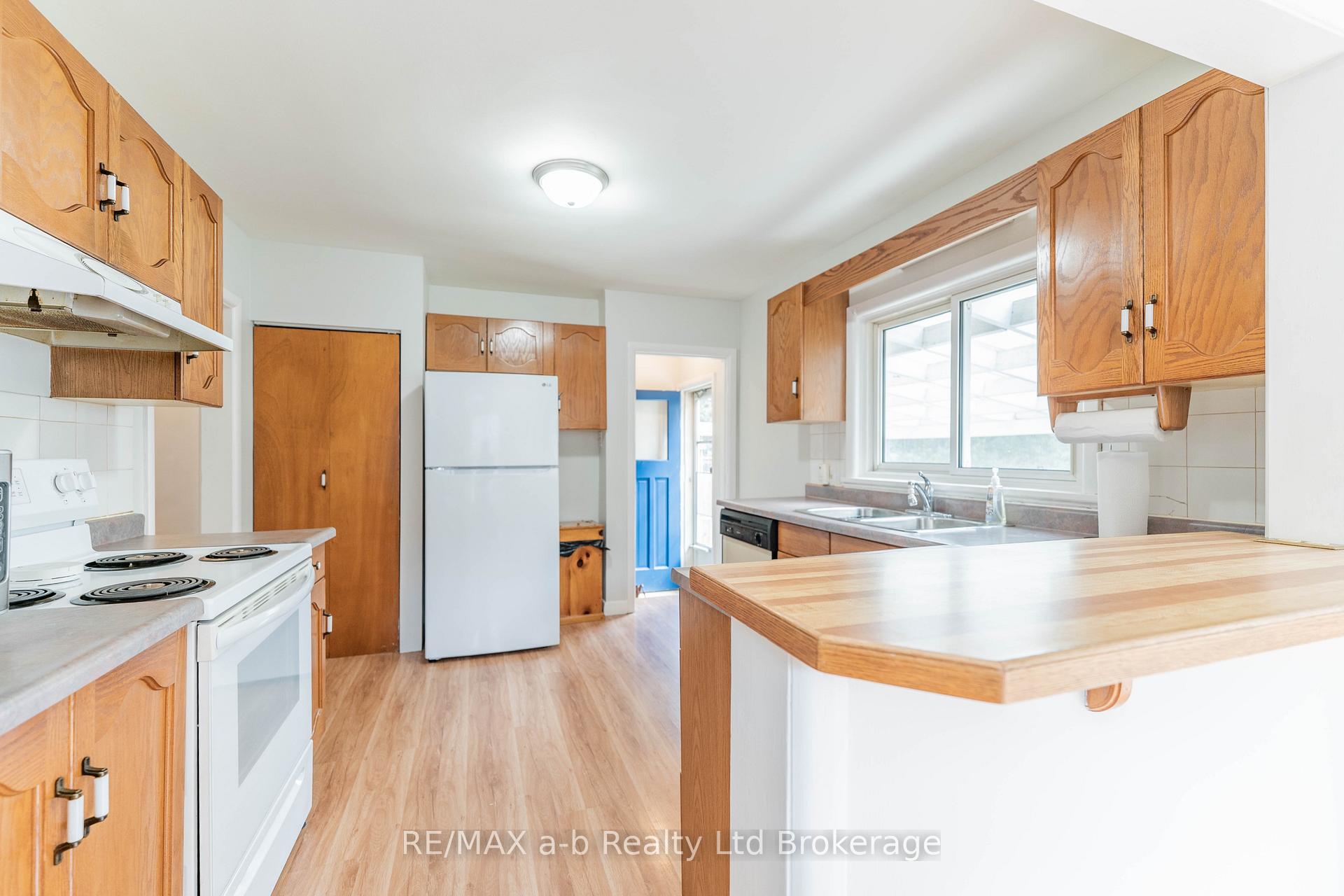 Photo 8 of 13 Parkside Drive, Tillsonburg — HOMEH