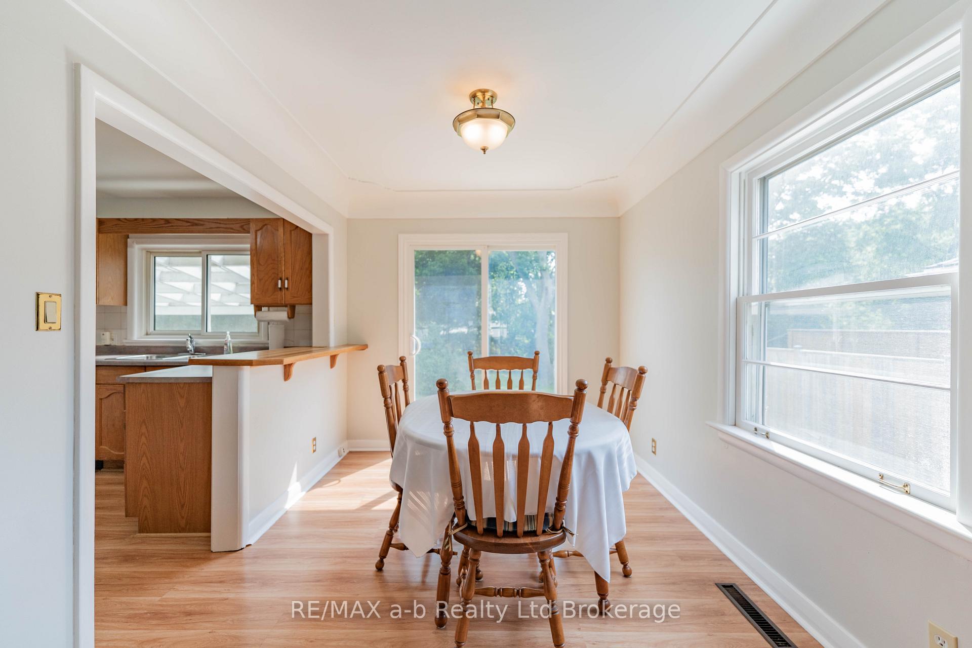 Photo 9 of 13 Parkside Drive, Tillsonburg — HOMEH