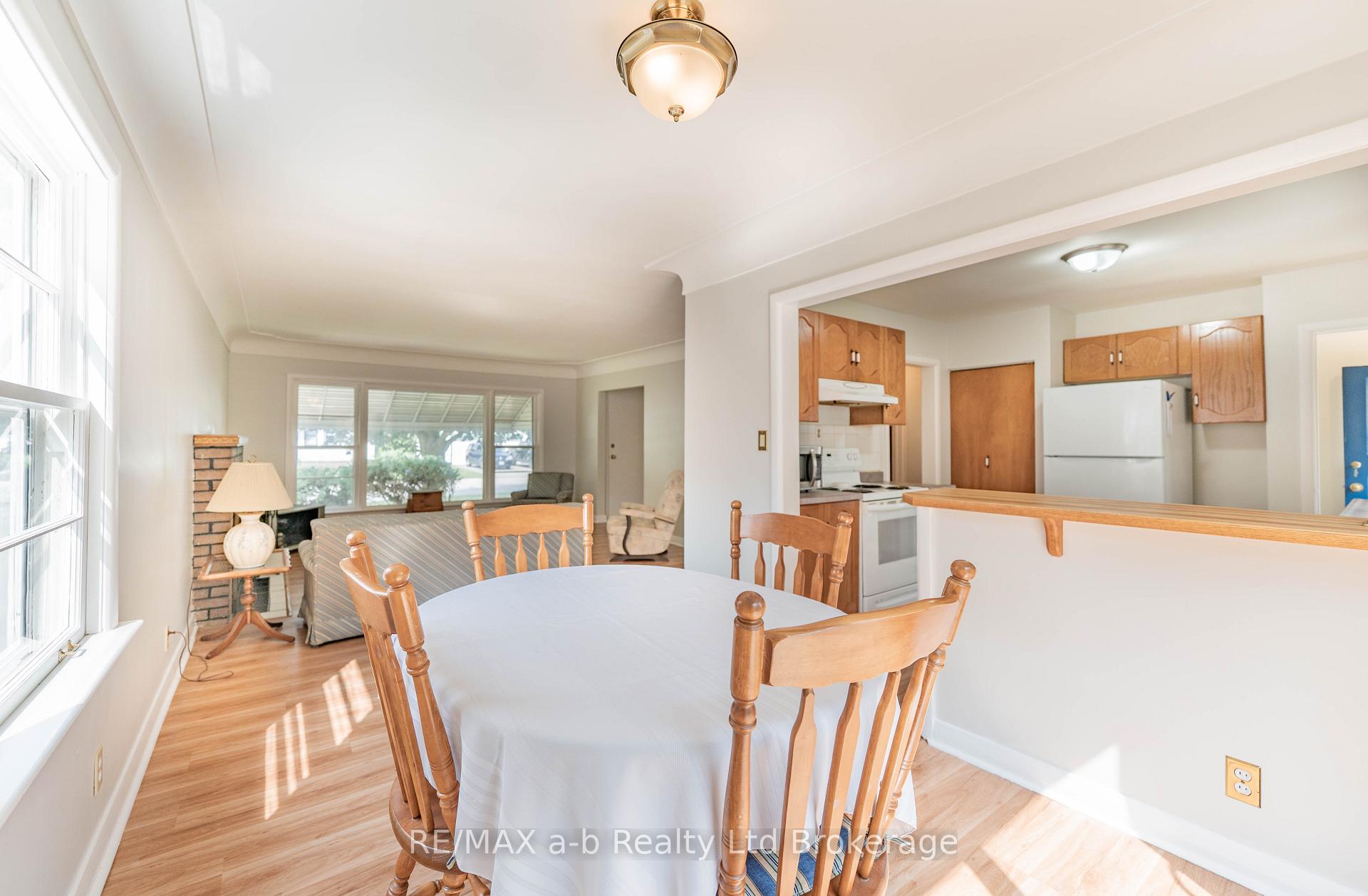 Photo 10 of 13 Parkside Drive, Tillsonburg — HOMEH