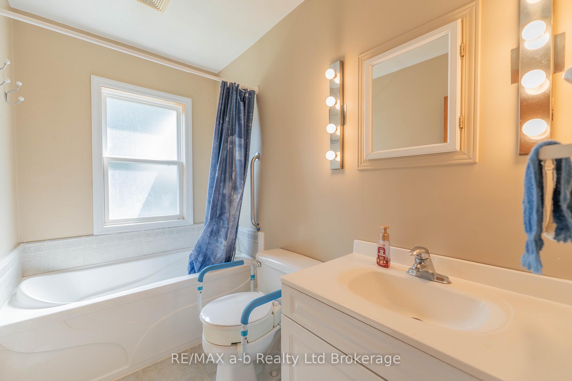Photo 16 of 13 Parkside Drive, Tillsonburg — HOMEH