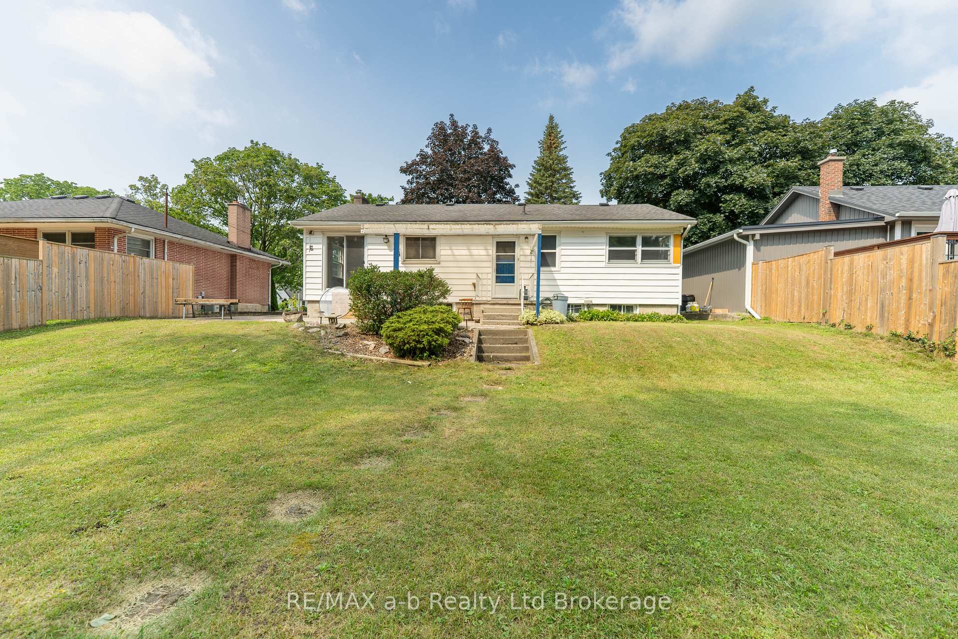 Photo 24 of 13 Parkside Drive, Tillsonburg — HOMEH