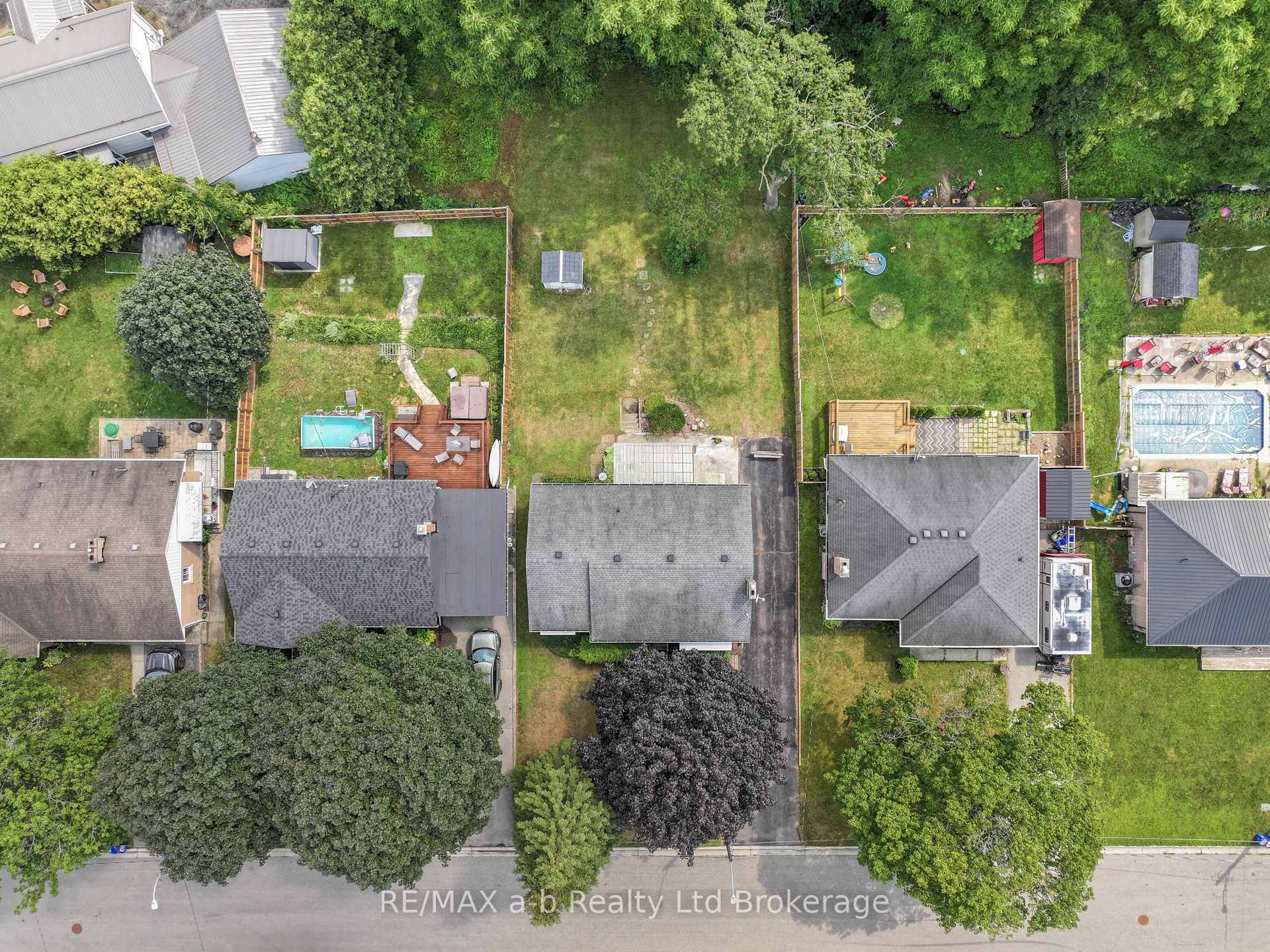 Photo 27 of 13 Parkside Drive, Tillsonburg — HOMEH
