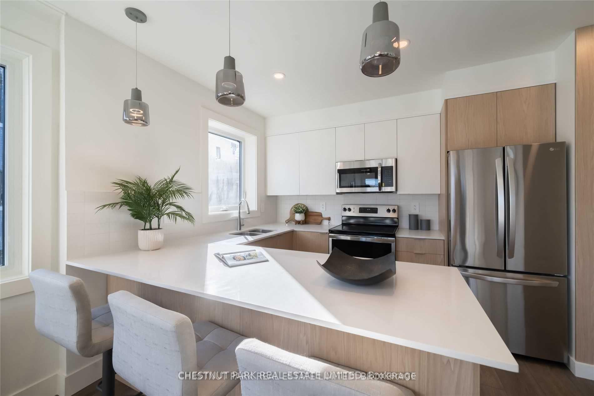 Photo 3 of Unit 4, 1442 Avenue Road, Toronto, Englemount-Lawrence — HOMEH