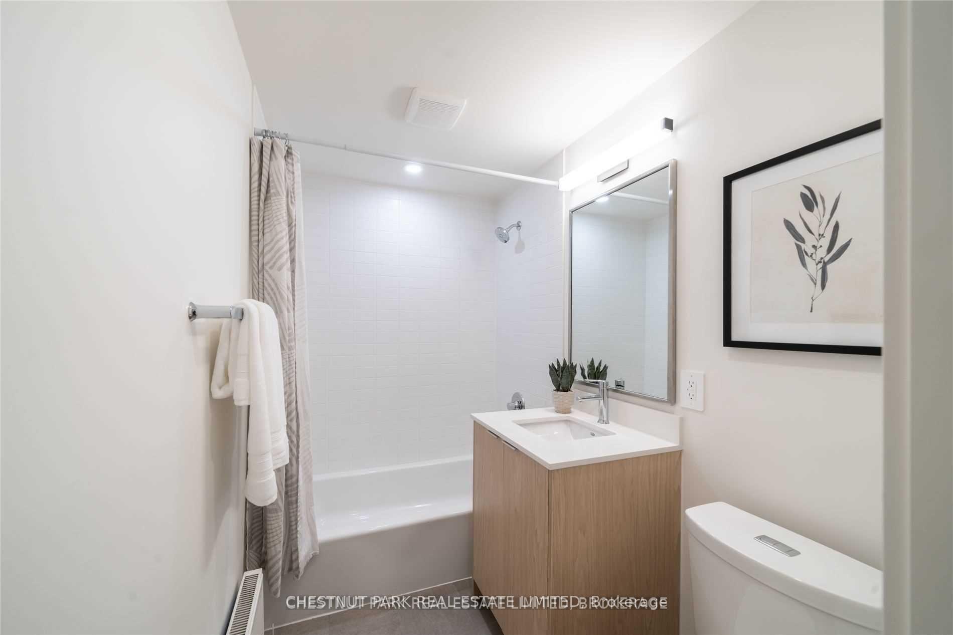 Photo 12 of Unit 4, 1442 Avenue Road, Toronto, Englemount-Lawrence — HOMEH