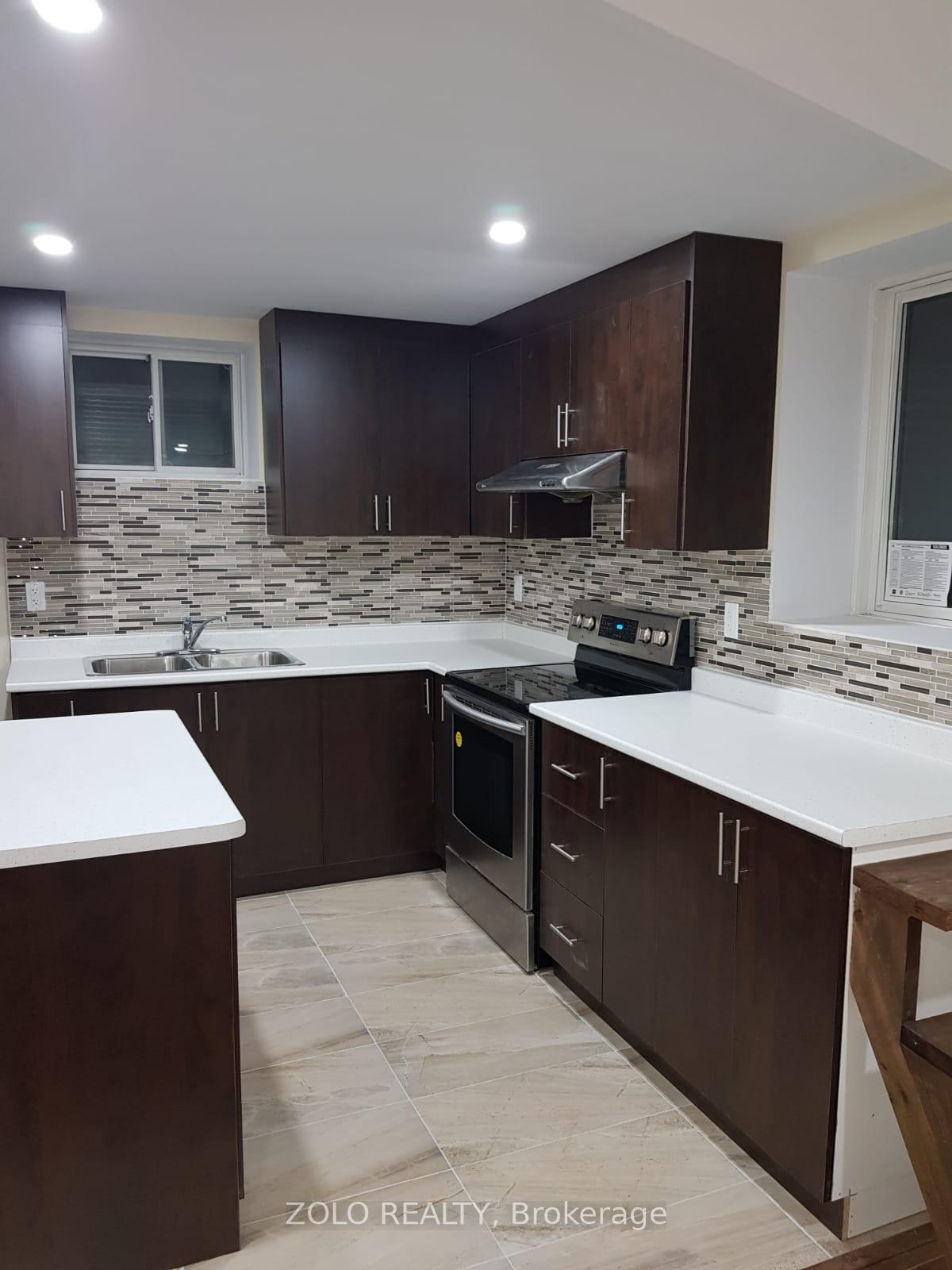 Photo 8 of 33 Hoxton Road, Brampton, Northwest Brampton — HOMEH