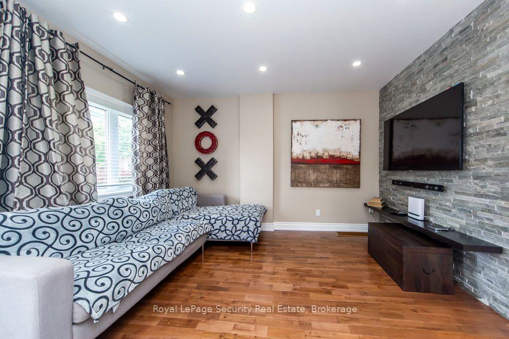 Photo 3 of 569 McRoberts Avenue, Toronto, Caledonia-Fairbank — HOMEH