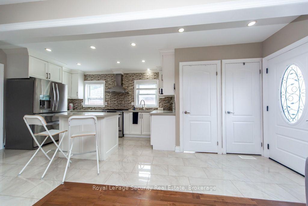 Photo 4 of 569 McRoberts Avenue, Toronto, Caledonia-Fairbank — HOMEH