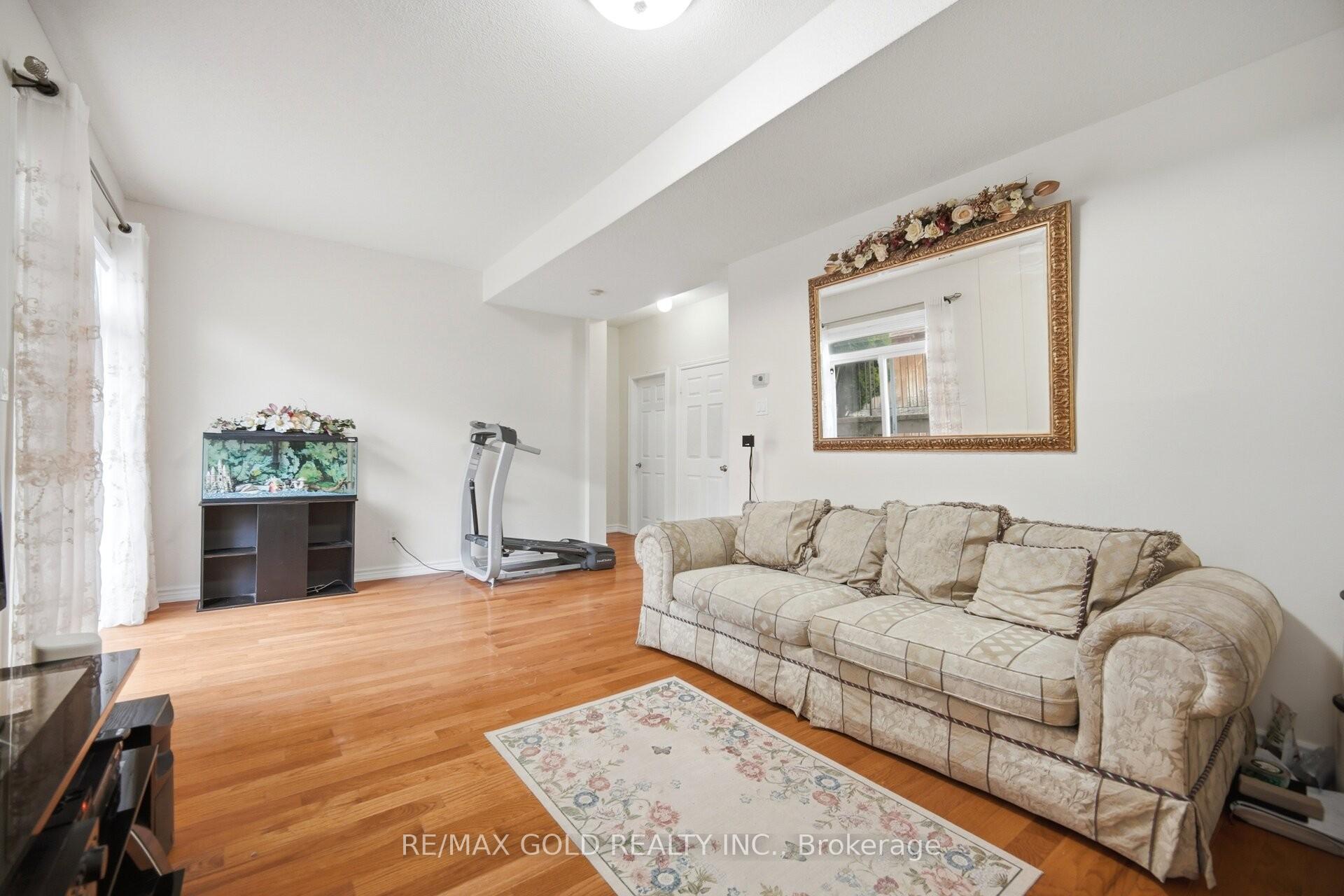 Photo 13 of 77 Trailside Walk, Brampton, Bramalea North Industrial — HOMEH