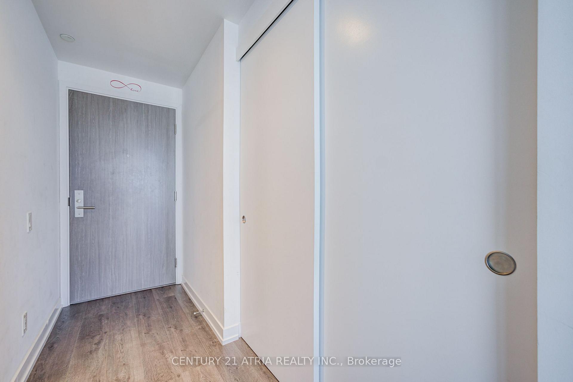 Photo 5 of Unit 1804, 161 Roehampton Avenue, Toronto, Mount Pleasant West — HOMEH