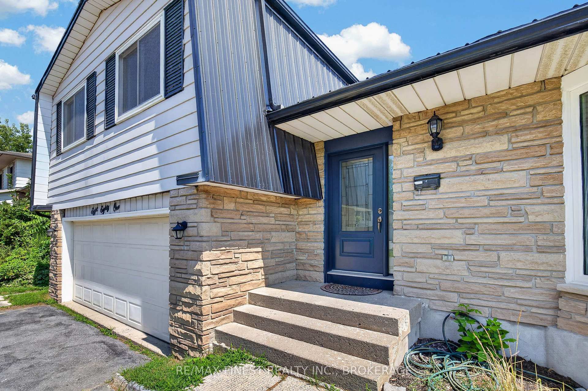 Photo 3 of 881 Ludgate Crescent, Kingston, South of Taylor-Kidd Blvd — HOMEH