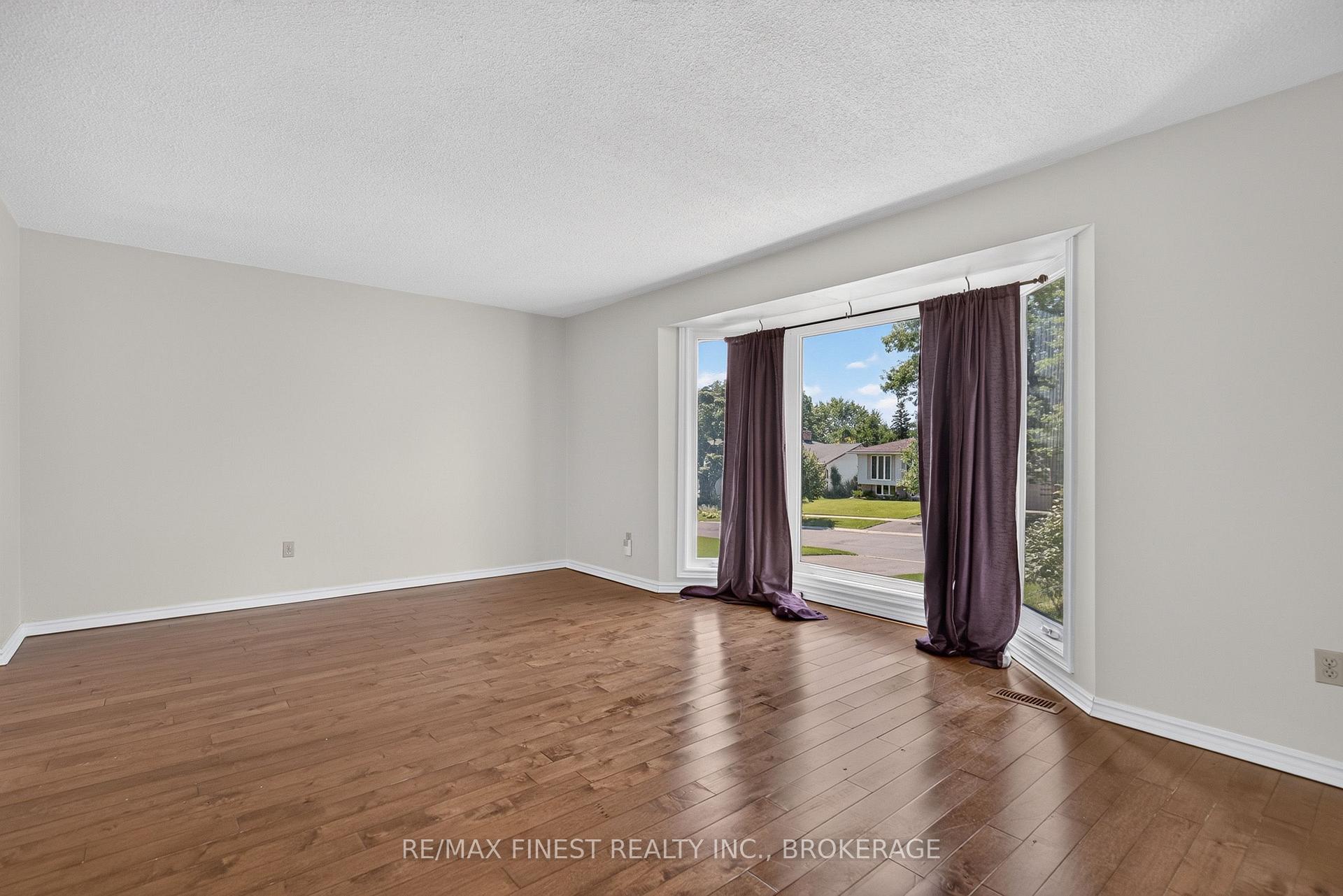 Photo 6 of 881 Ludgate Crescent, Kingston, South of Taylor-Kidd Blvd — HOMEH