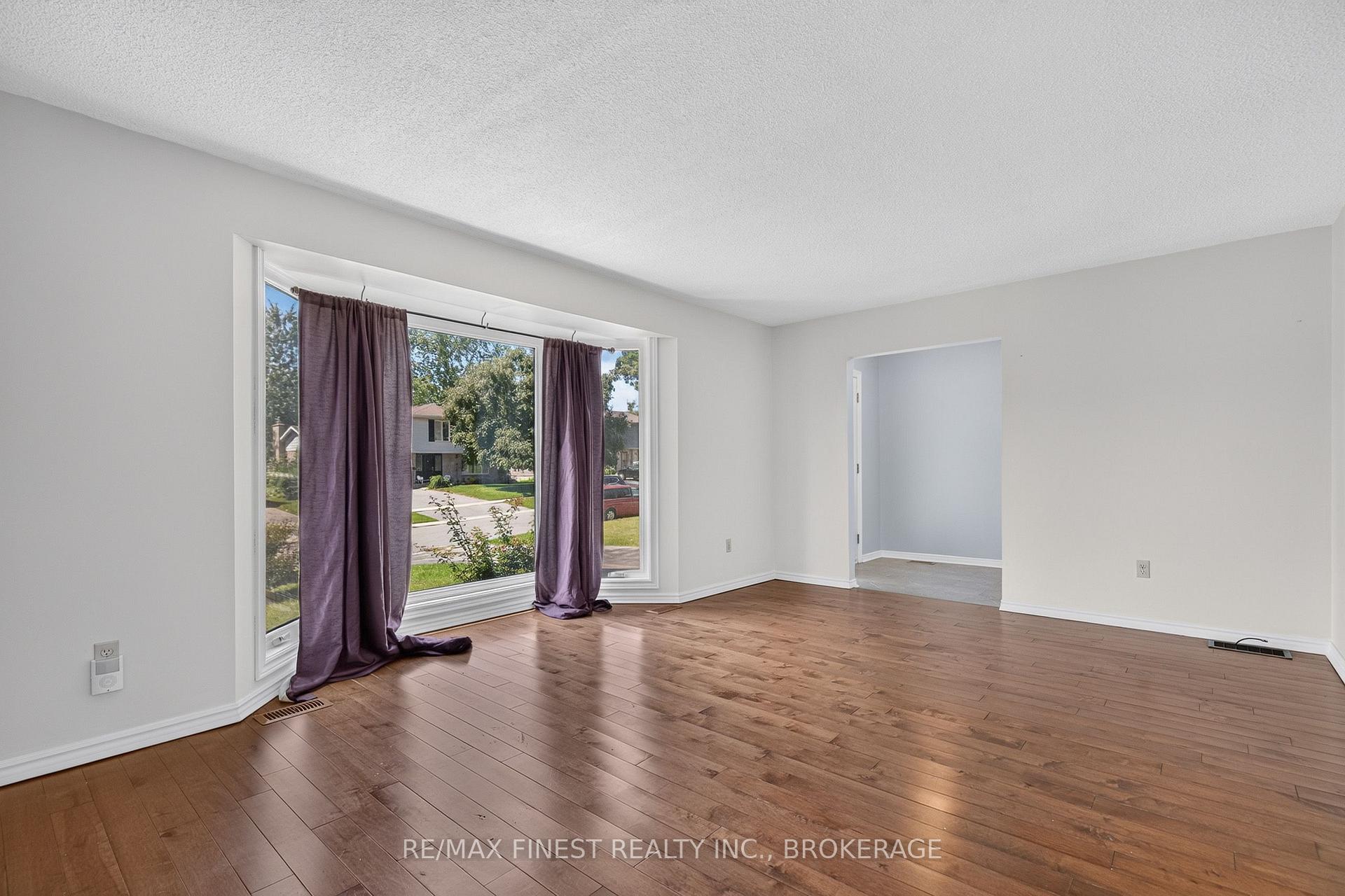 Photo 7 of 881 Ludgate Crescent, Kingston, South of Taylor-Kidd Blvd — HOMEH