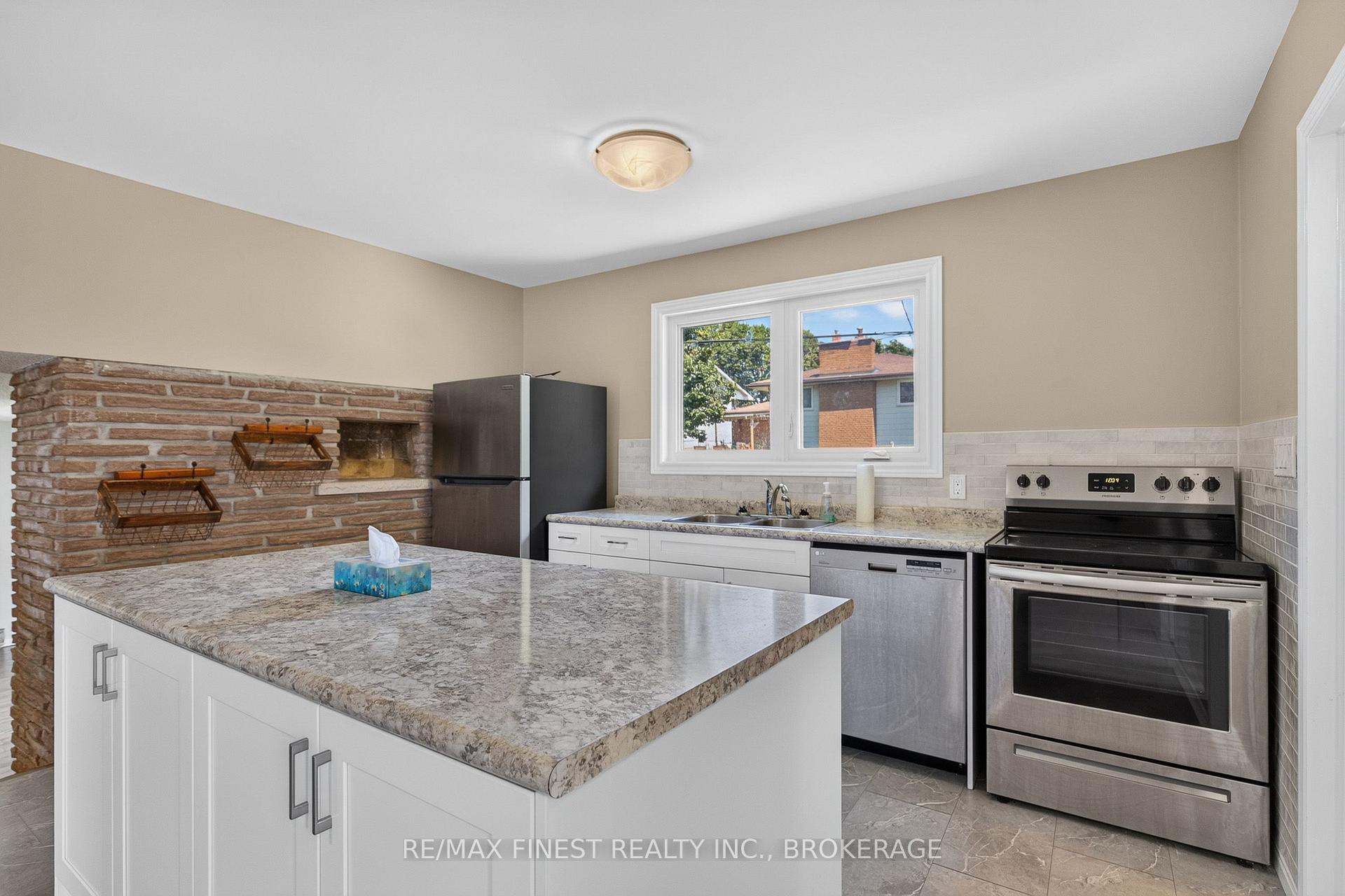 Photo 13 of 881 Ludgate Crescent, Kingston, South of Taylor-Kidd Blvd — HOMEH