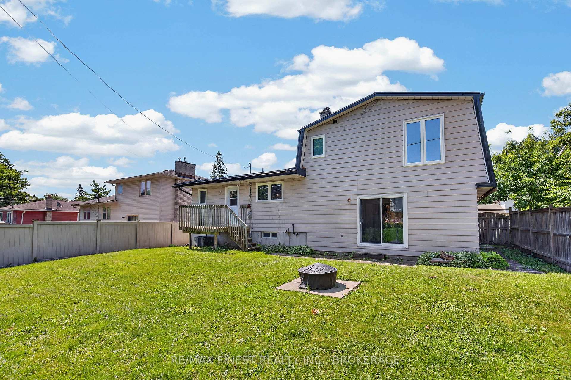 Photo 49 of 881 Ludgate Crescent, Kingston, South of Taylor-Kidd Blvd — HOMEH