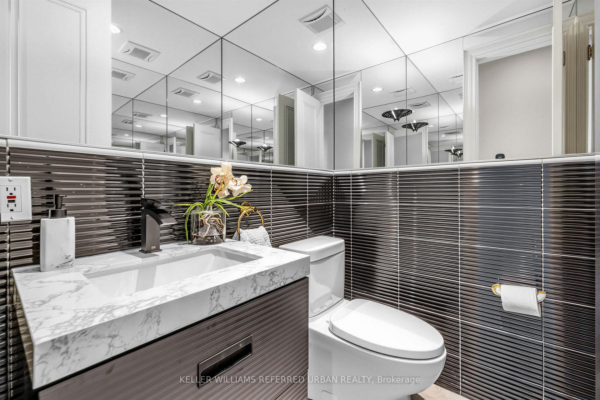 Photo 3 of 48 Johnson Street, Markham, Thornhill — HOMEH