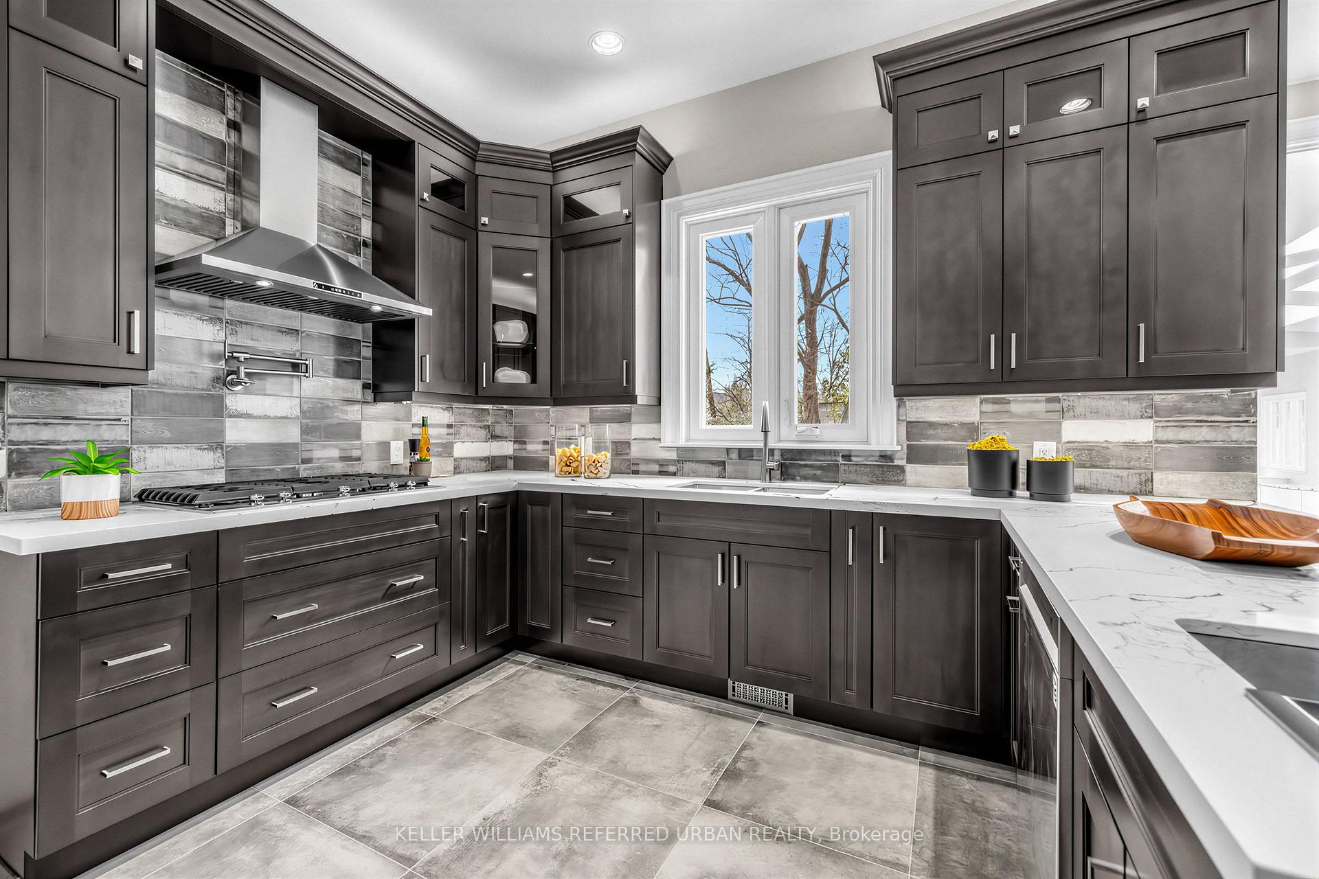 Photo 9 of 48 Johnson Street, Markham, Thornhill — HOMEH