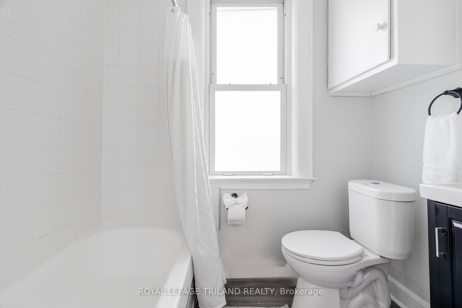 Photo 13 of Unit 8, 425 Mckenzie Avenue, London, South F — HOMEH