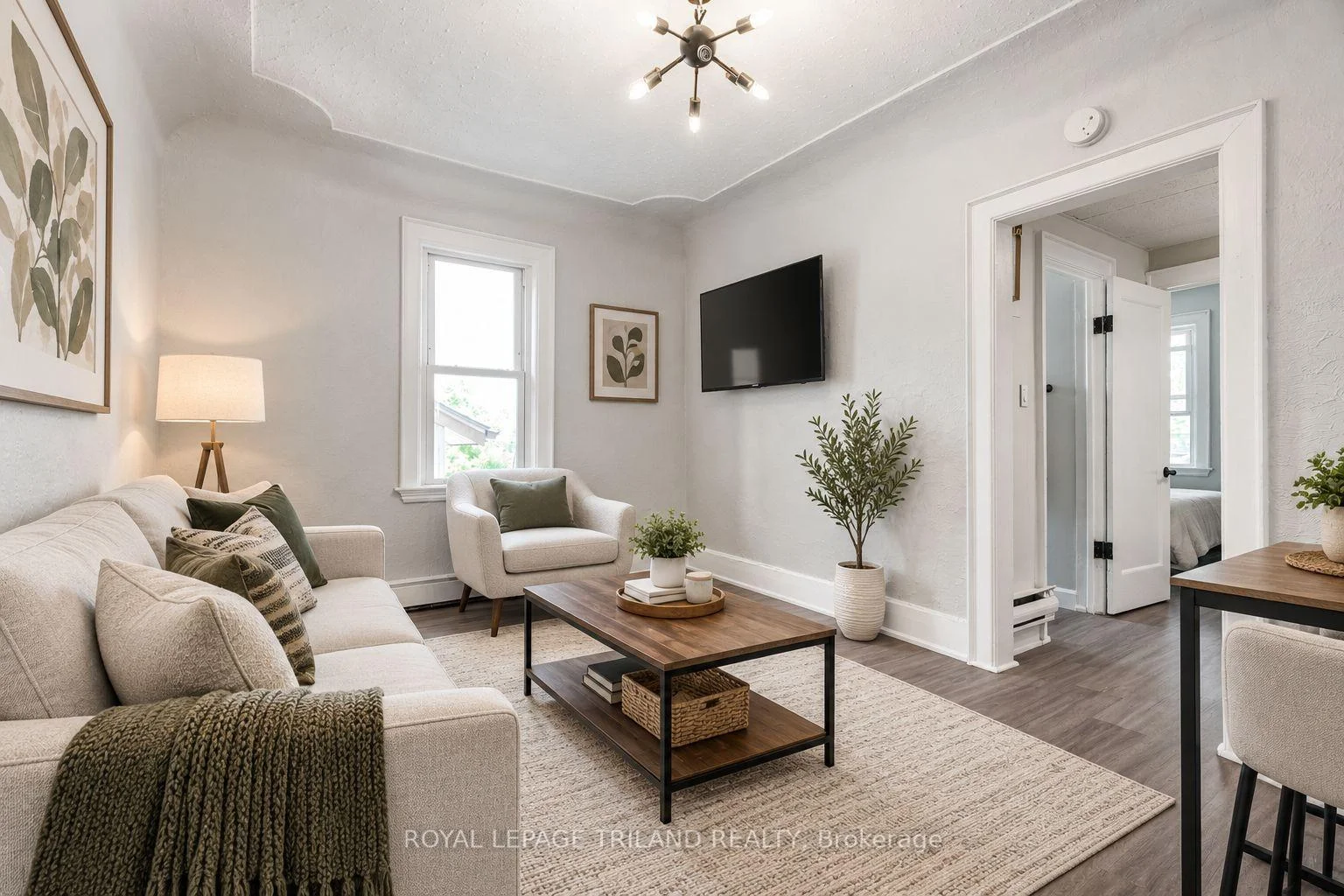 Photo 3 of Unit 8, 425 Mckenzie Avenue, London, South F — HOMEH