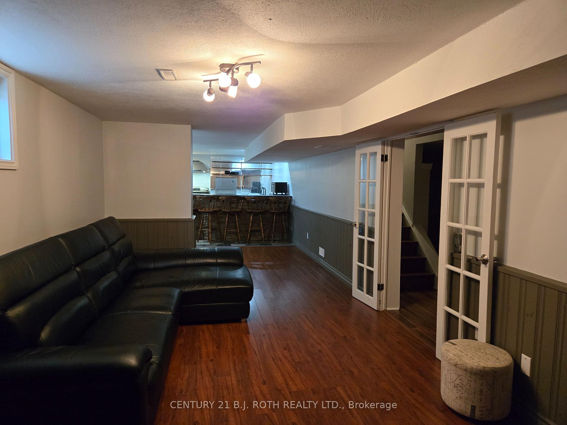 Photo 2 of Unit Bachelor, 105 Chieftain Crescent, Barrie, Allandale Heights — HOMEH
