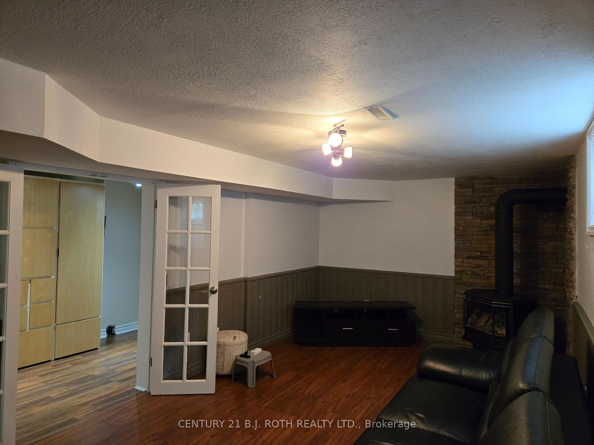Photo 8 of Unit Bachelor, 105 Chieftain Crescent, Barrie, Allandale Heights — HOMEH