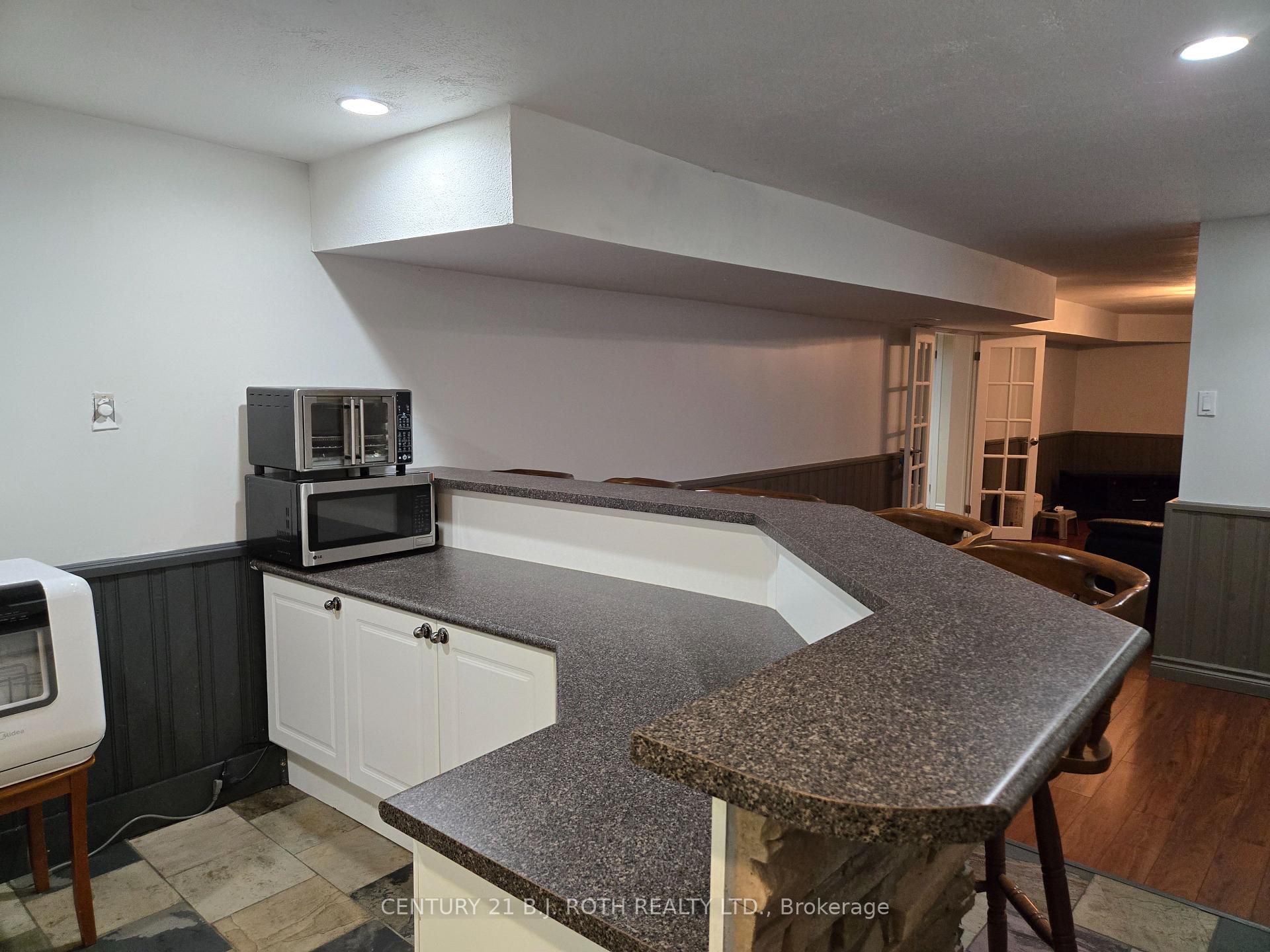 Photo 3 of Unit Bachelor, 105 Chieftain Crescent, Barrie, Allandale Heights — HOMEH