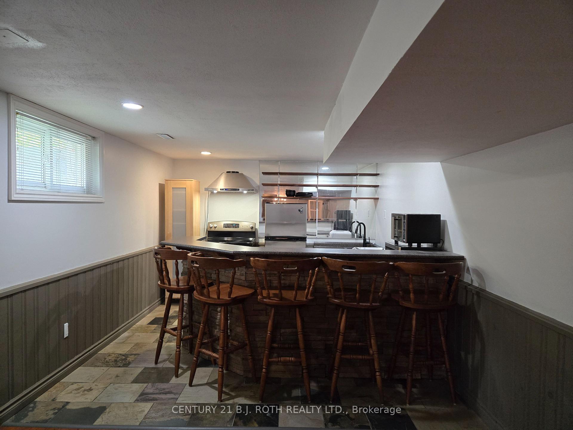 Photo 6 of Unit Bachelor, 105 Chieftain Crescent, Barrie, Allandale Heights — HOMEH