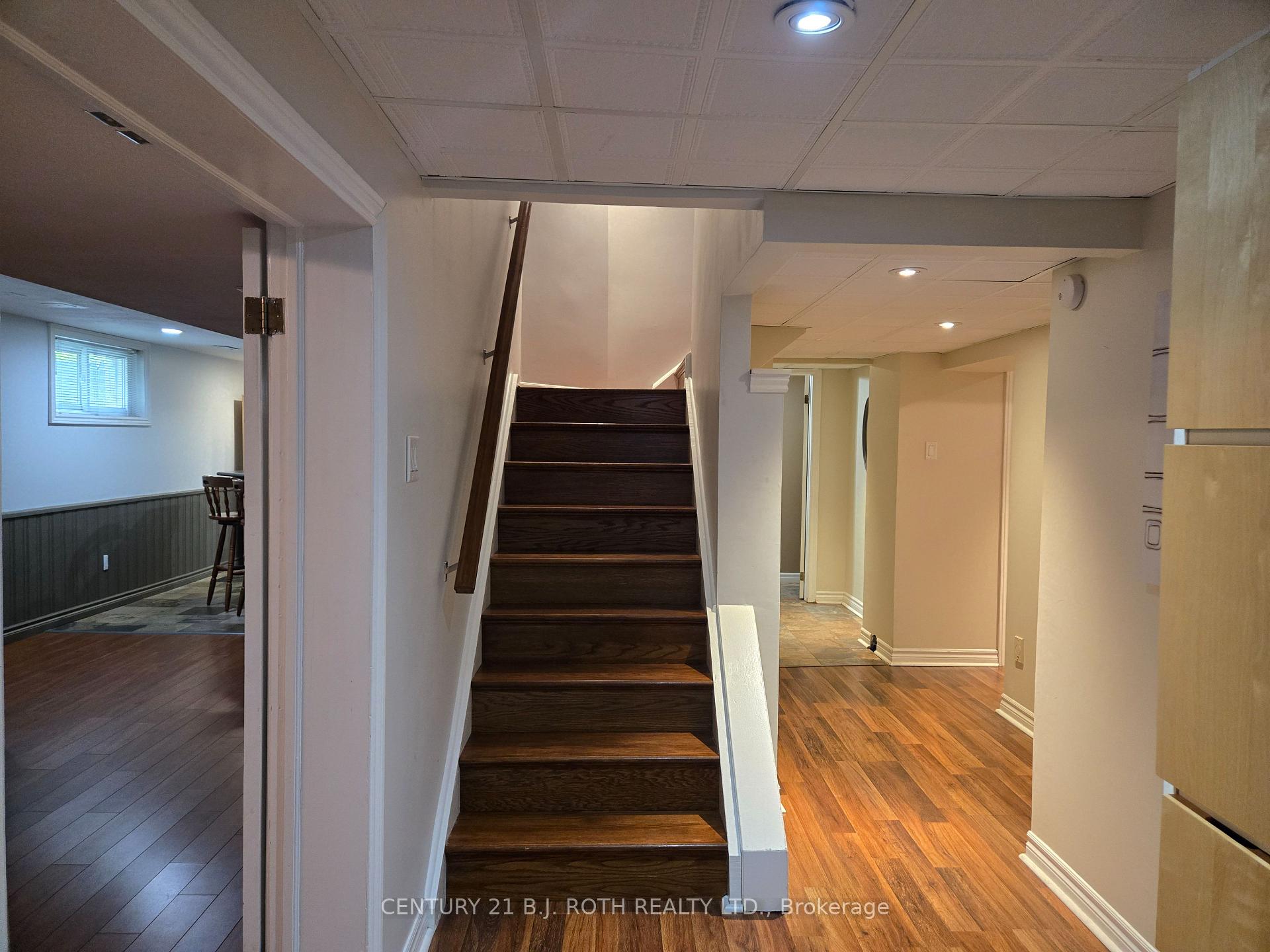 Photo 4 of Unit Bachelor, 105 Chieftain Crescent, Barrie, Allandale Heights — HOMEH
