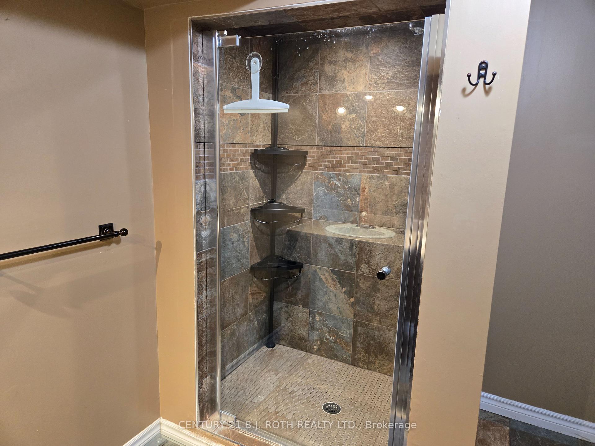Photo 13 of Unit Bachelor, 105 Chieftain Crescent, Barrie, Allandale Heights — HOMEH