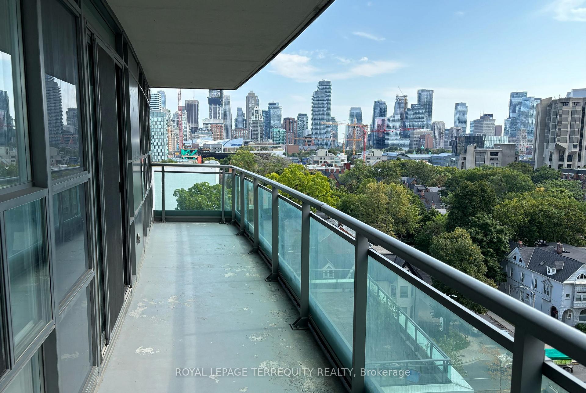 Photo 4 of Unit 1011, 736 Spadina Avenue, Toronto, University — HOMEH