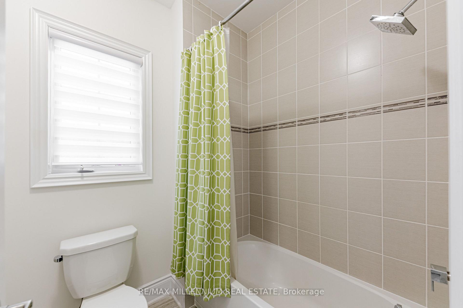 Photo 10 of 175 Woodgate Pines Drive, Vaughan, Kleinburg — HOMEH