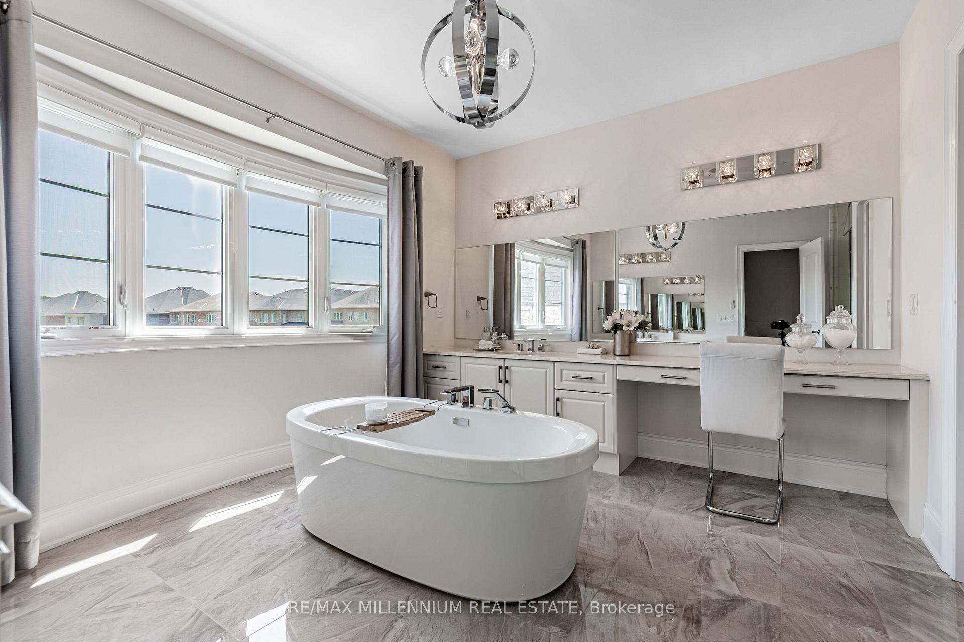 Photo 23 of 175 Woodgate Pines Drive, Vaughan, Kleinburg — HOMEH