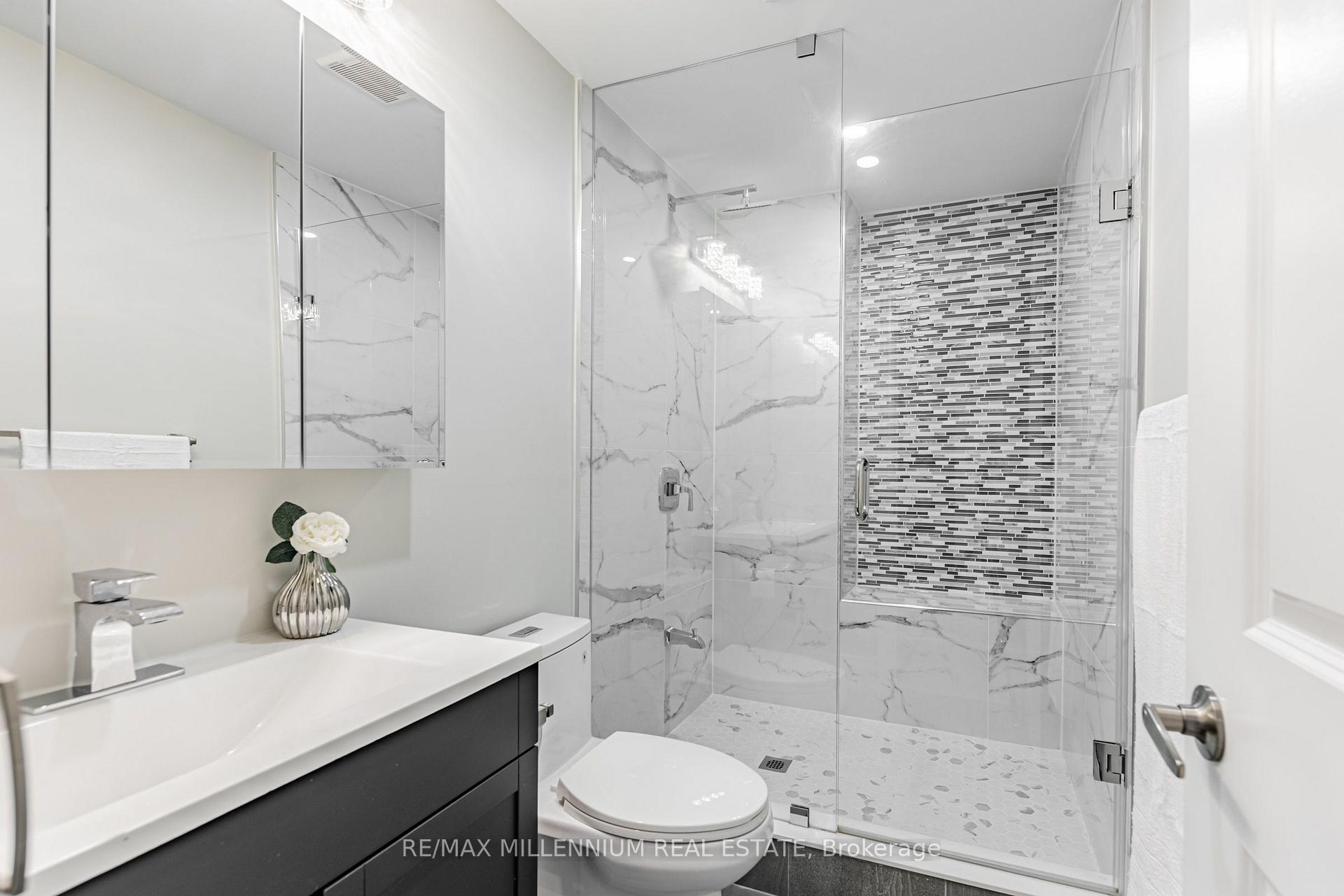 Photo 34 of 175 Woodgate Pines Drive, Vaughan, Kleinburg — HOMEH