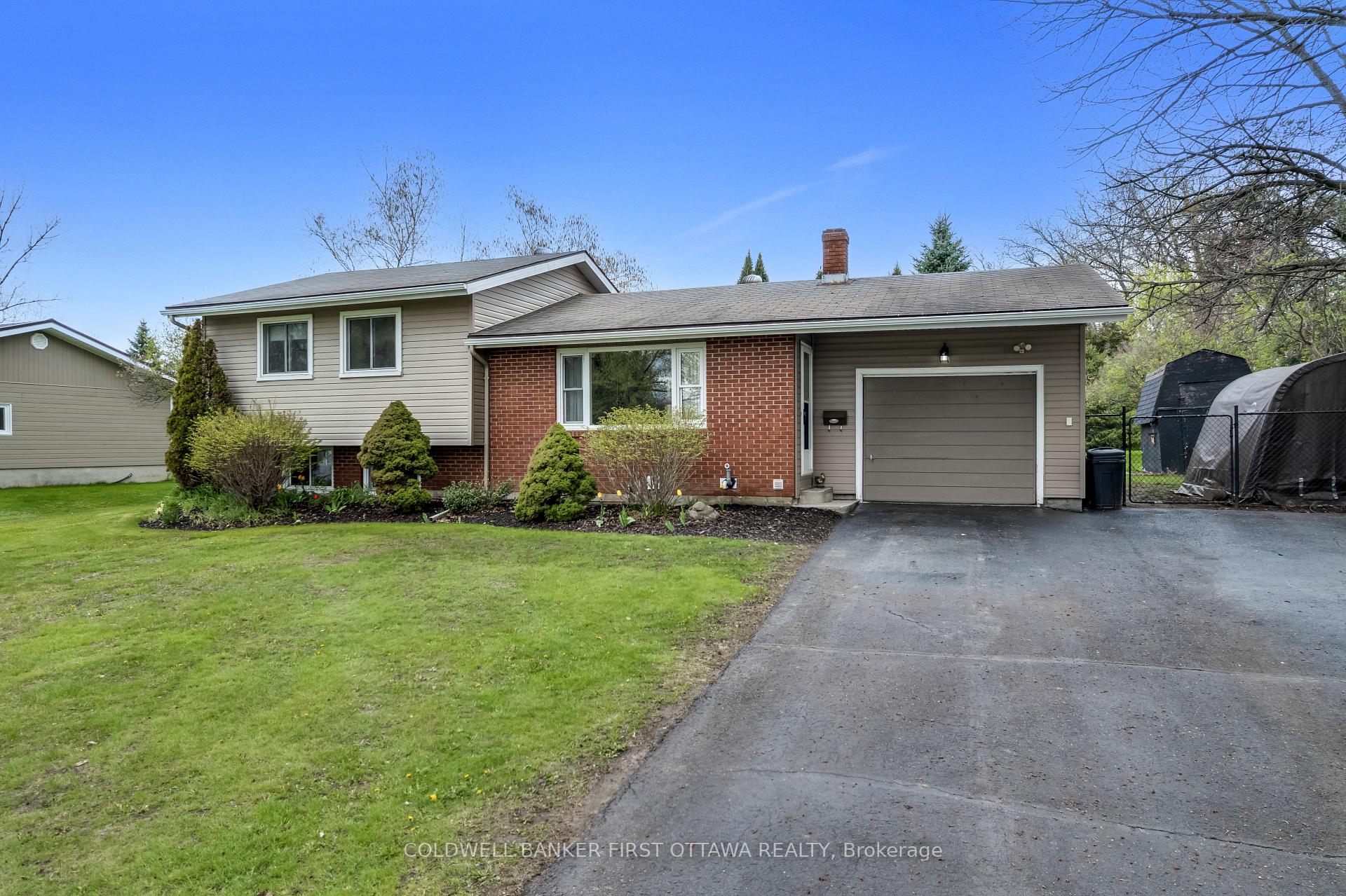 Front of 114 Morris Road S