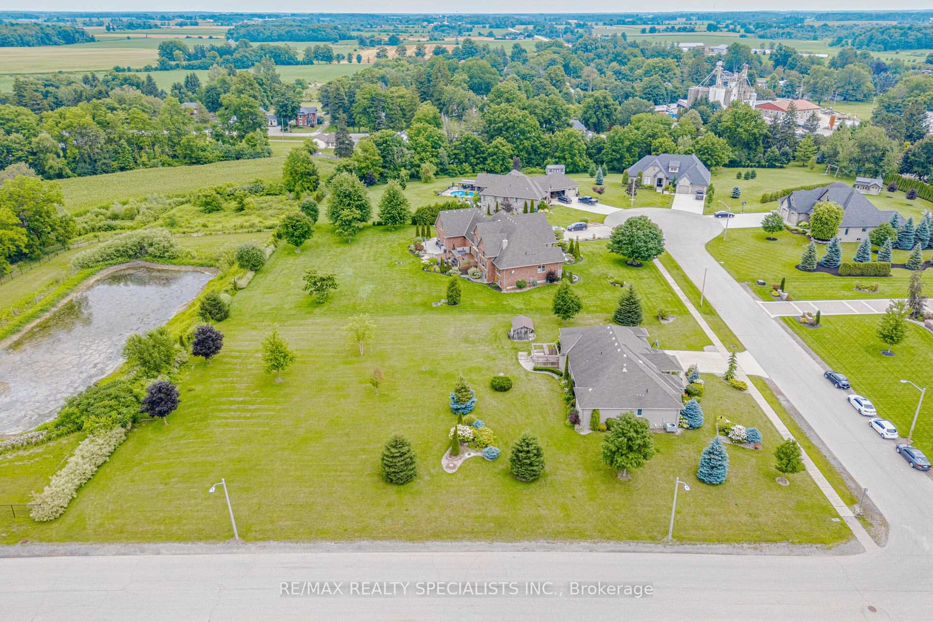 Photo 43 of 7 Snyder Court, Norwich, Burgessville — HOMEH