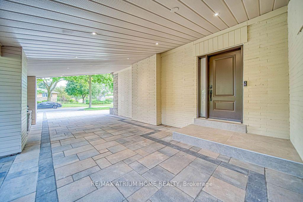 Photo 2 of 4 Palomino Crescent, North York, Bayview Village — HOMEH