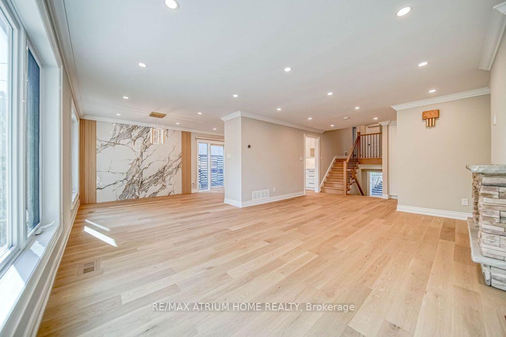 Photo 4 of 4 Palomino Crescent, North York, Bayview Village — HOMEH