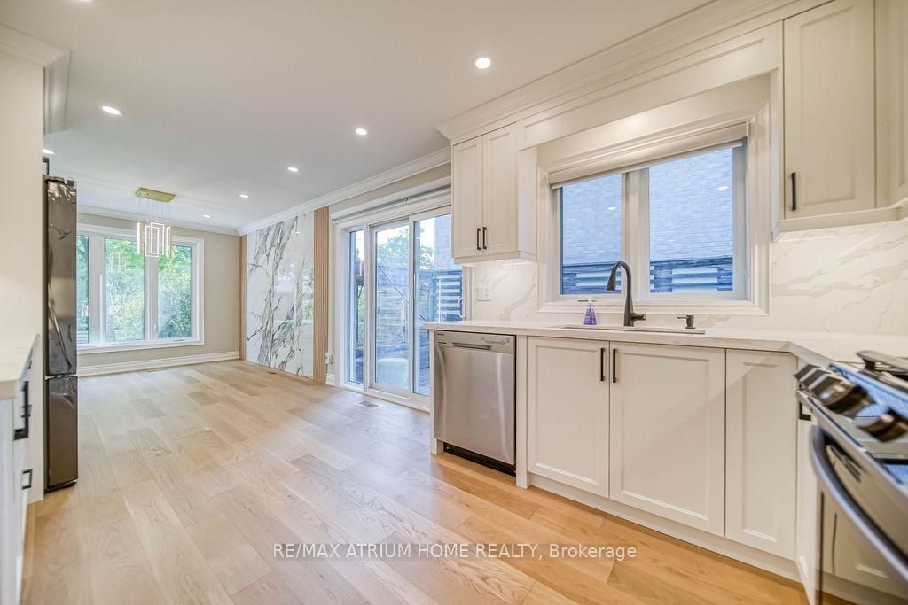 Photo 6 of 4 Palomino Crescent, North York, Bayview Village — HOMEH