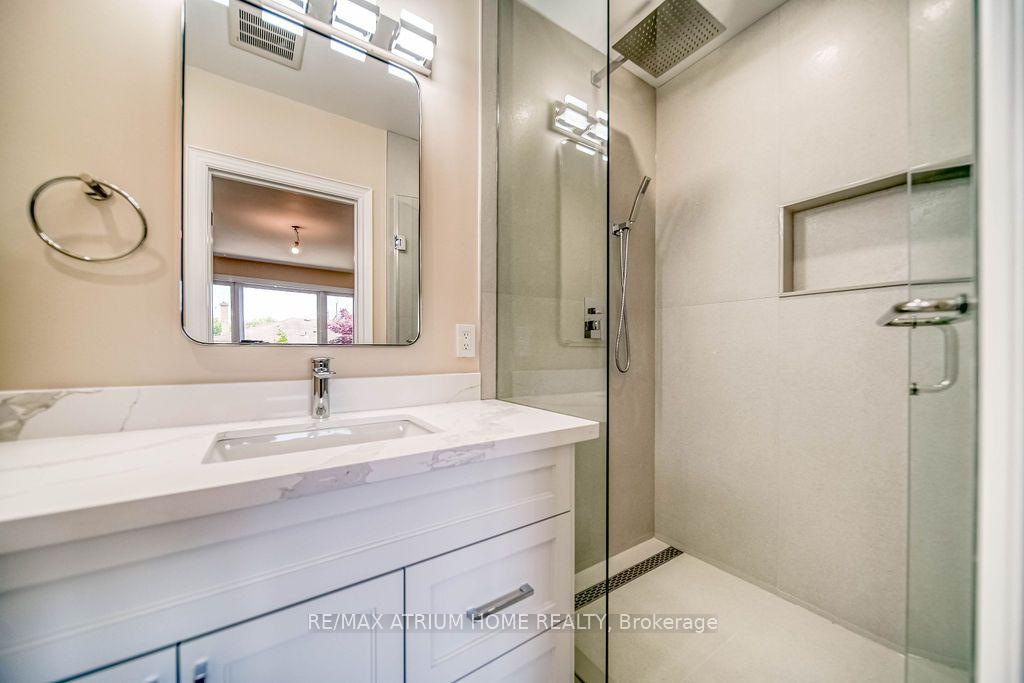 Photo 9 of 4 Palomino Crescent, North York, Bayview Village — HOMEH