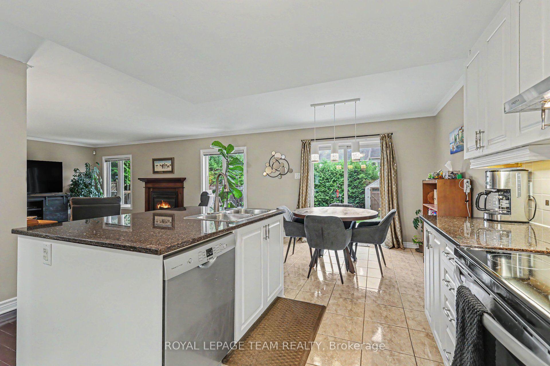 Photo 8 of 414 Abbeydale Circle, Ottawa, Kanata - Morgan's Grant/South March — HOMEH