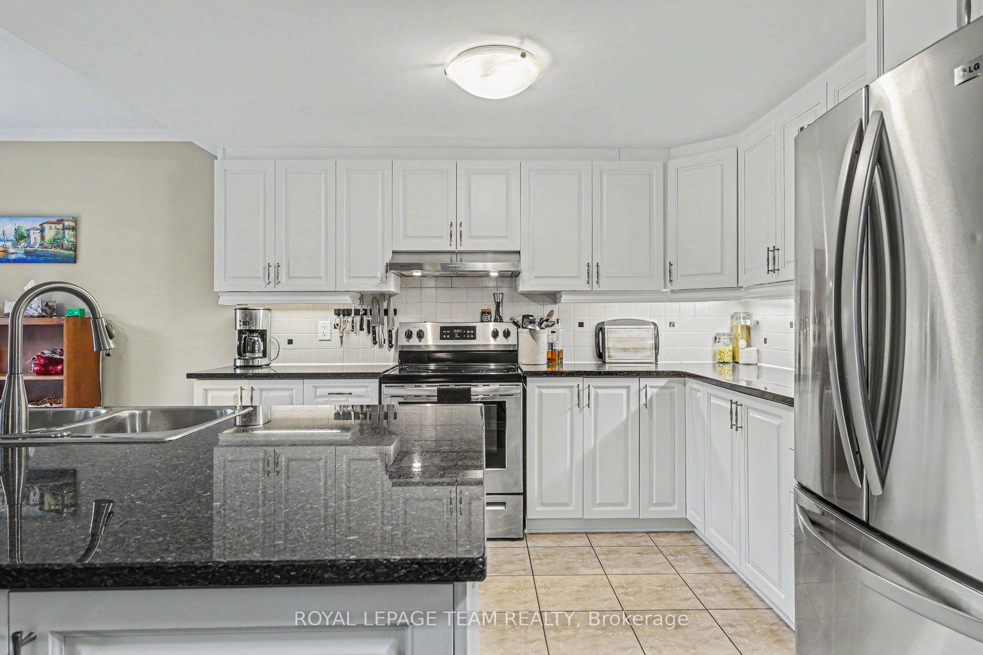 Photo 10 of 414 Abbeydale Circle, Ottawa, Kanata - Morgan's Grant/South March — HOMEH