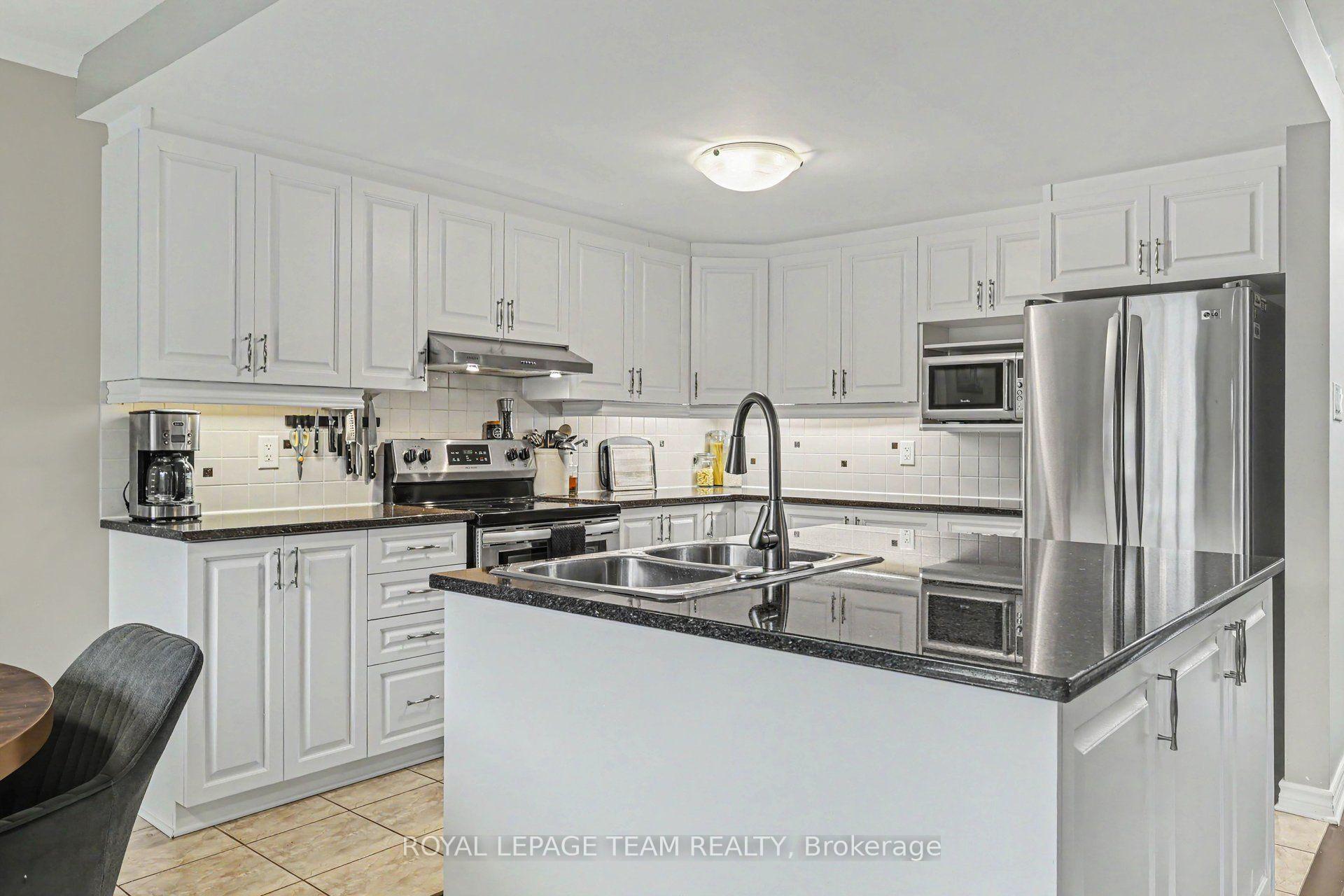 Photo 11 of 414 Abbeydale Circle, Ottawa, Kanata - Morgan's Grant/South March — HOMEH
