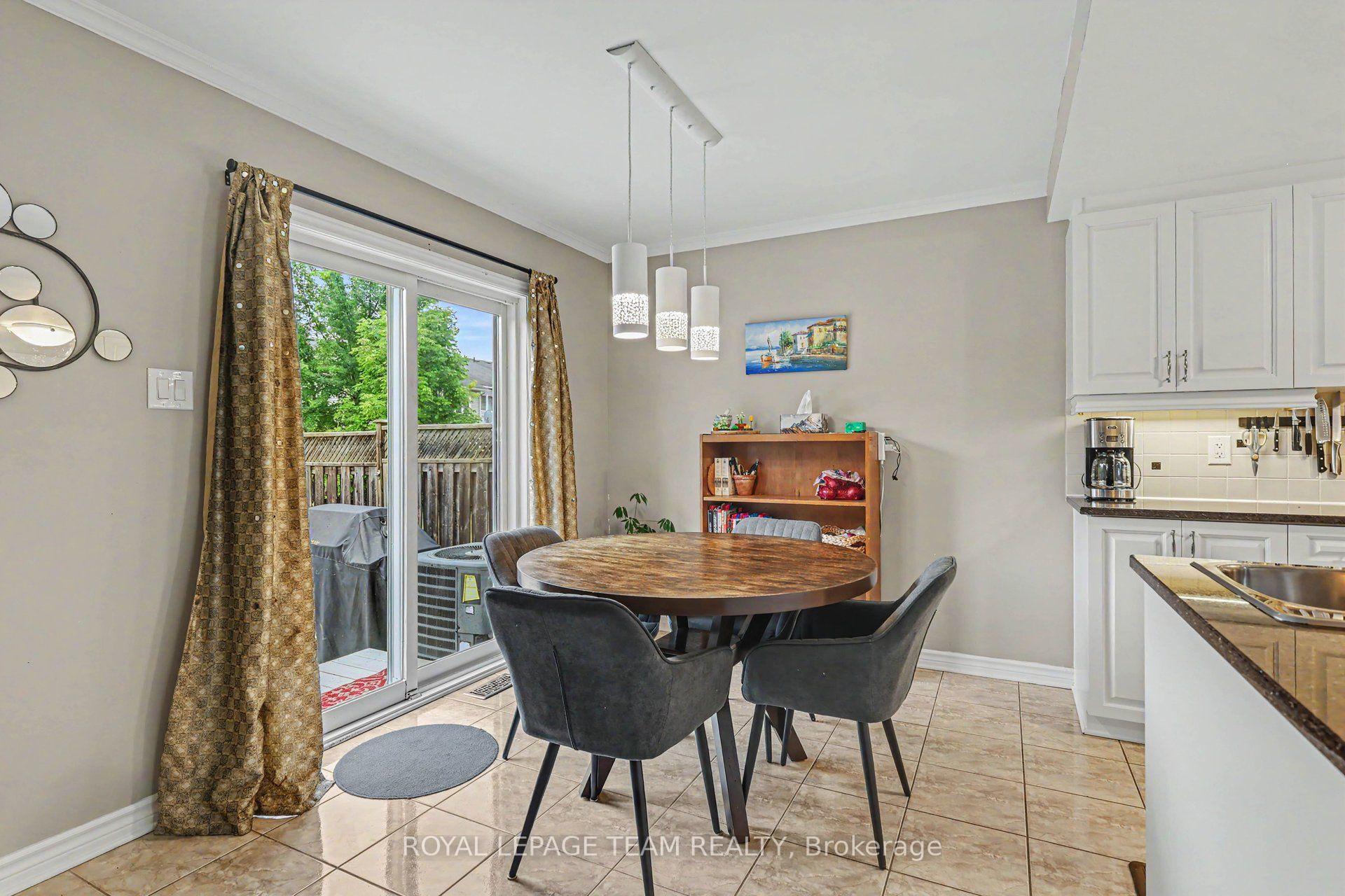 Photo 12 of 414 Abbeydale Circle, Ottawa, Kanata - Morgan's Grant/South March — HOMEH
