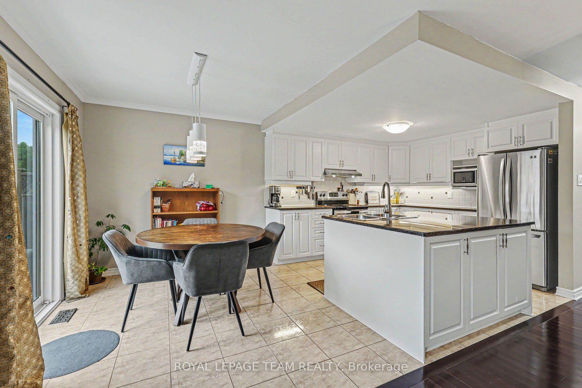 Photo 13 of 414 Abbeydale Circle, Ottawa, Kanata - Morgan's Grant/South March — HOMEH