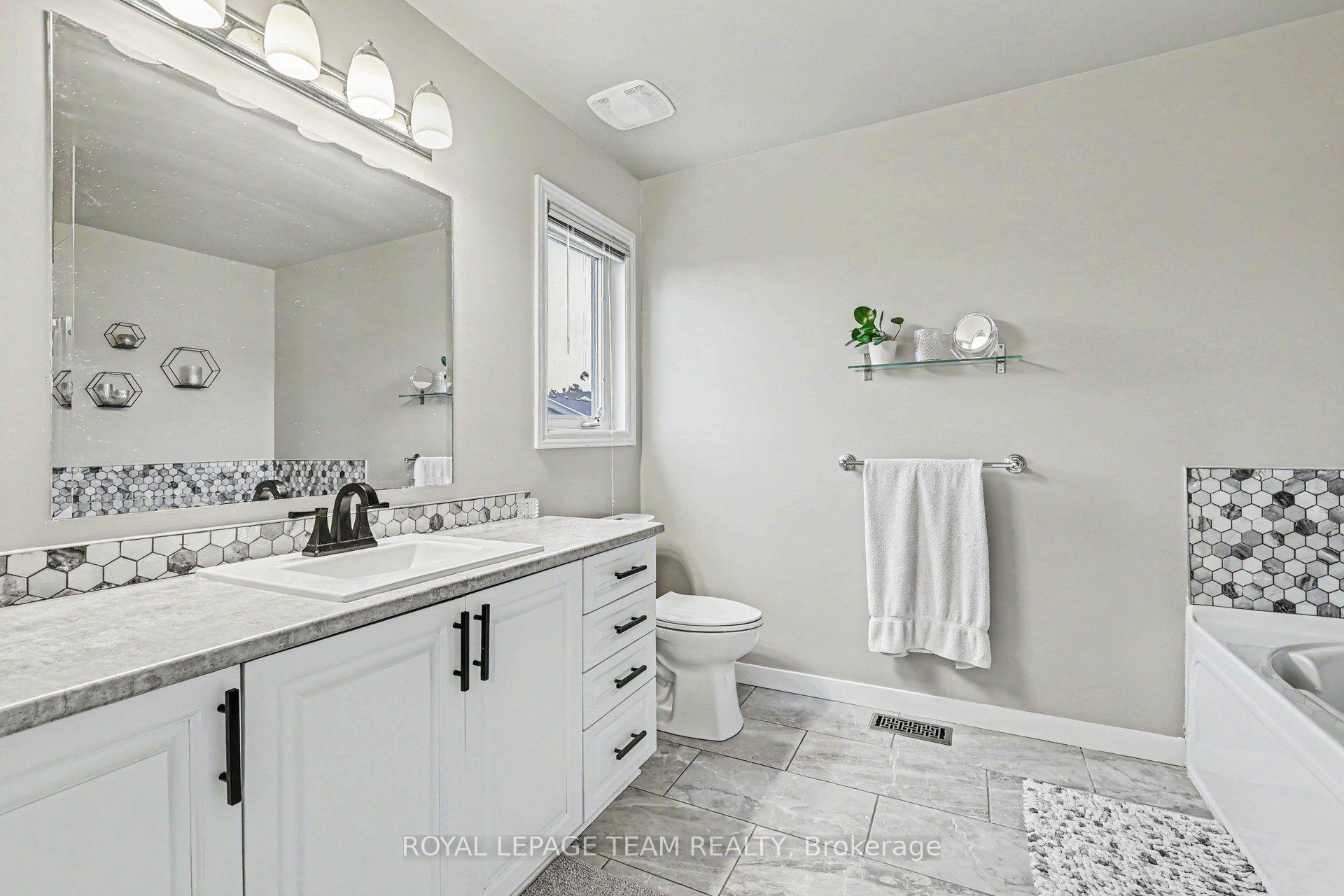 Photo 23 of 414 Abbeydale Circle, Ottawa, Kanata - Morgan's Grant/South March — HOMEH