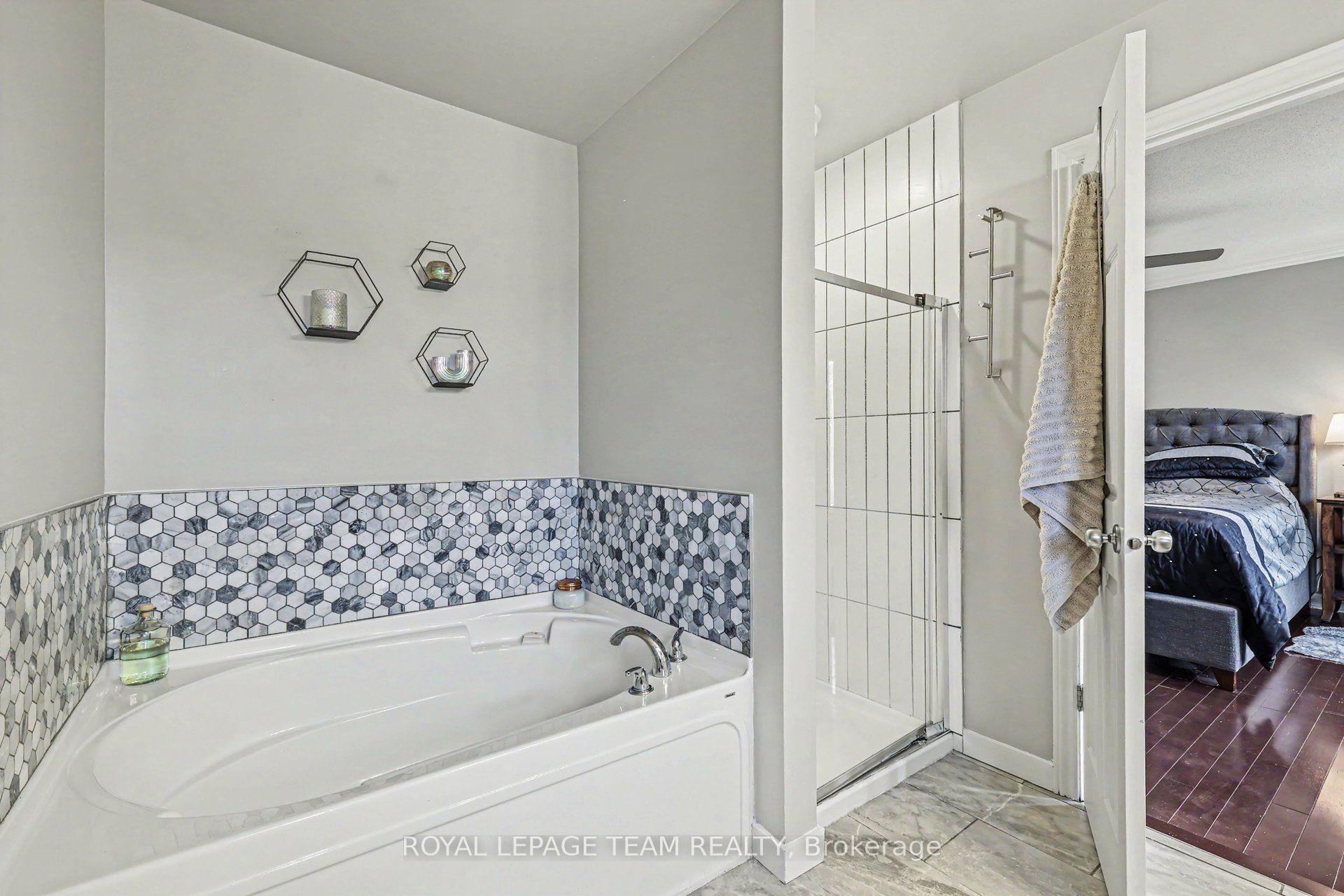 Photo 24 of 414 Abbeydale Circle, Ottawa, Kanata - Morgan's Grant/South March — HOMEH