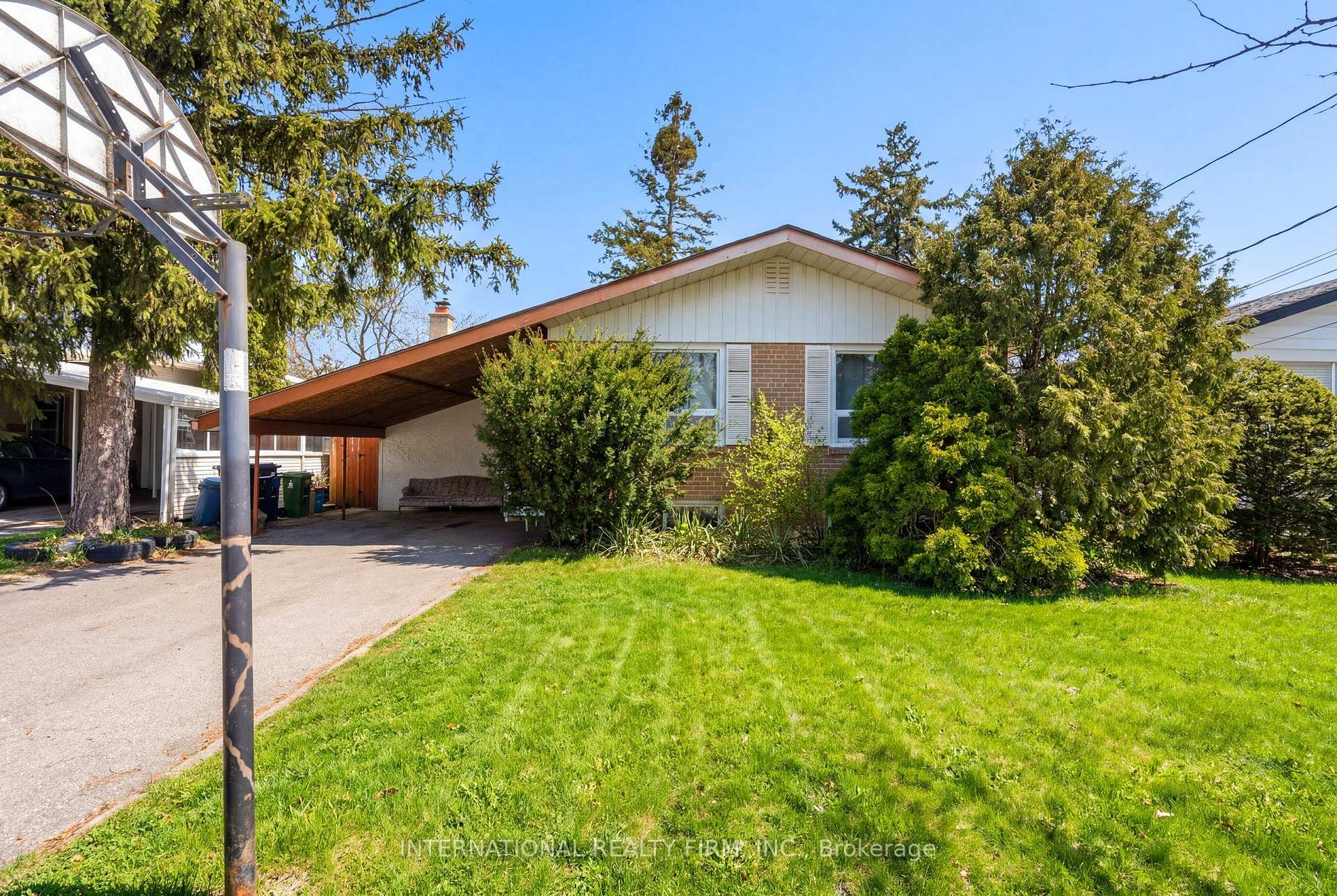 Photo 1 of 84 Hadrian Drive, Etobicoke, Elms-Old Rexdale — HOMEH